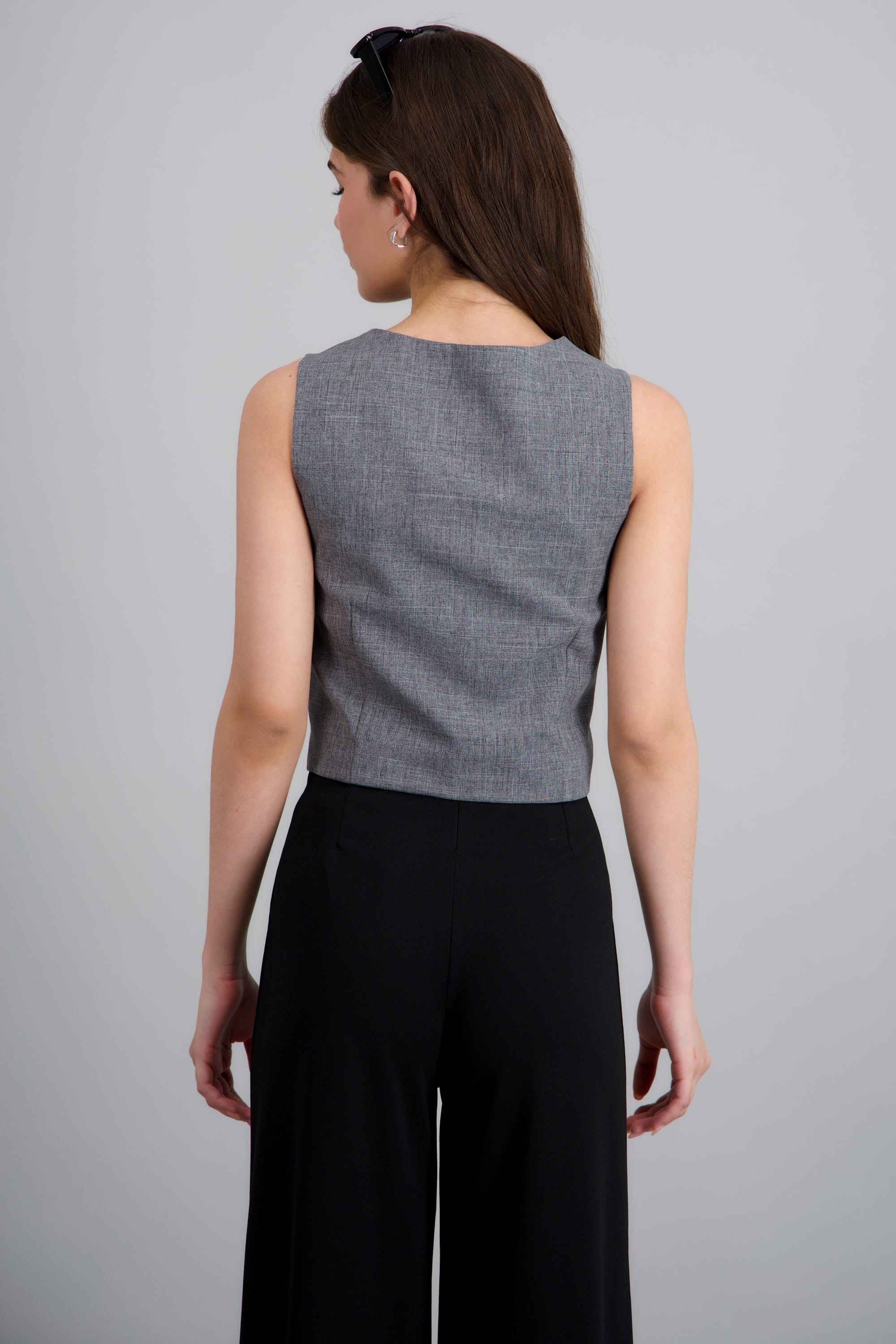 Chaleco crop sastreado detalle botones GRIS