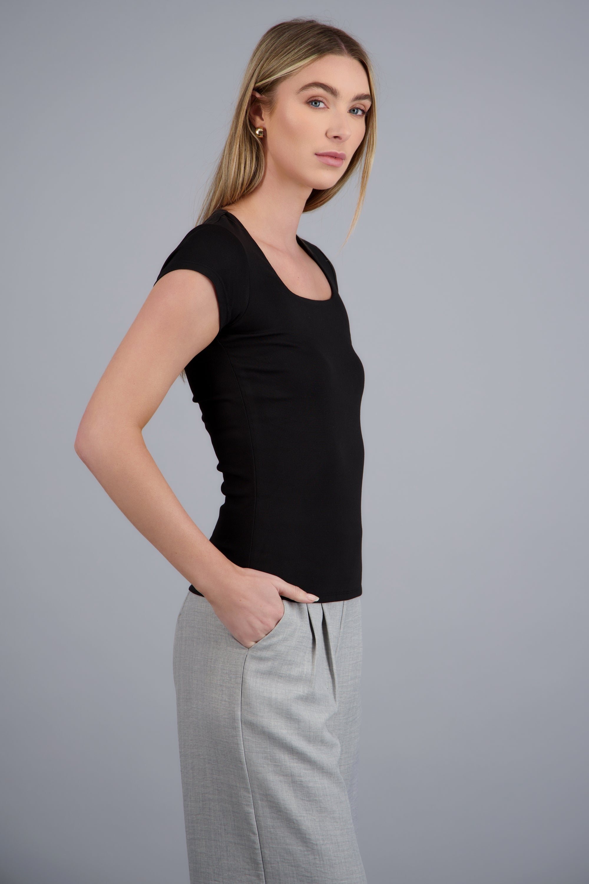 Top escote cuadrado manga corta NEGRO