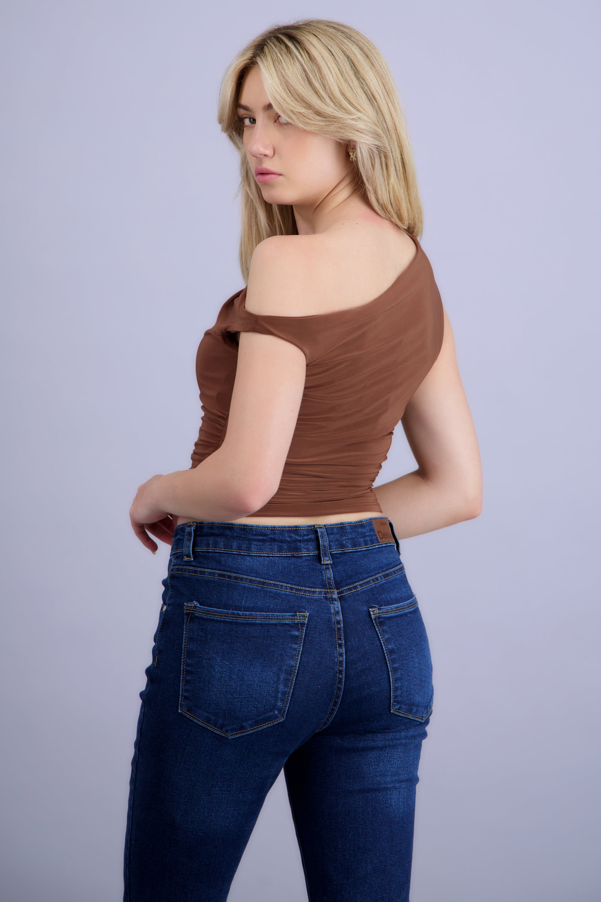 Top drapeado con cuello cascada CAFE