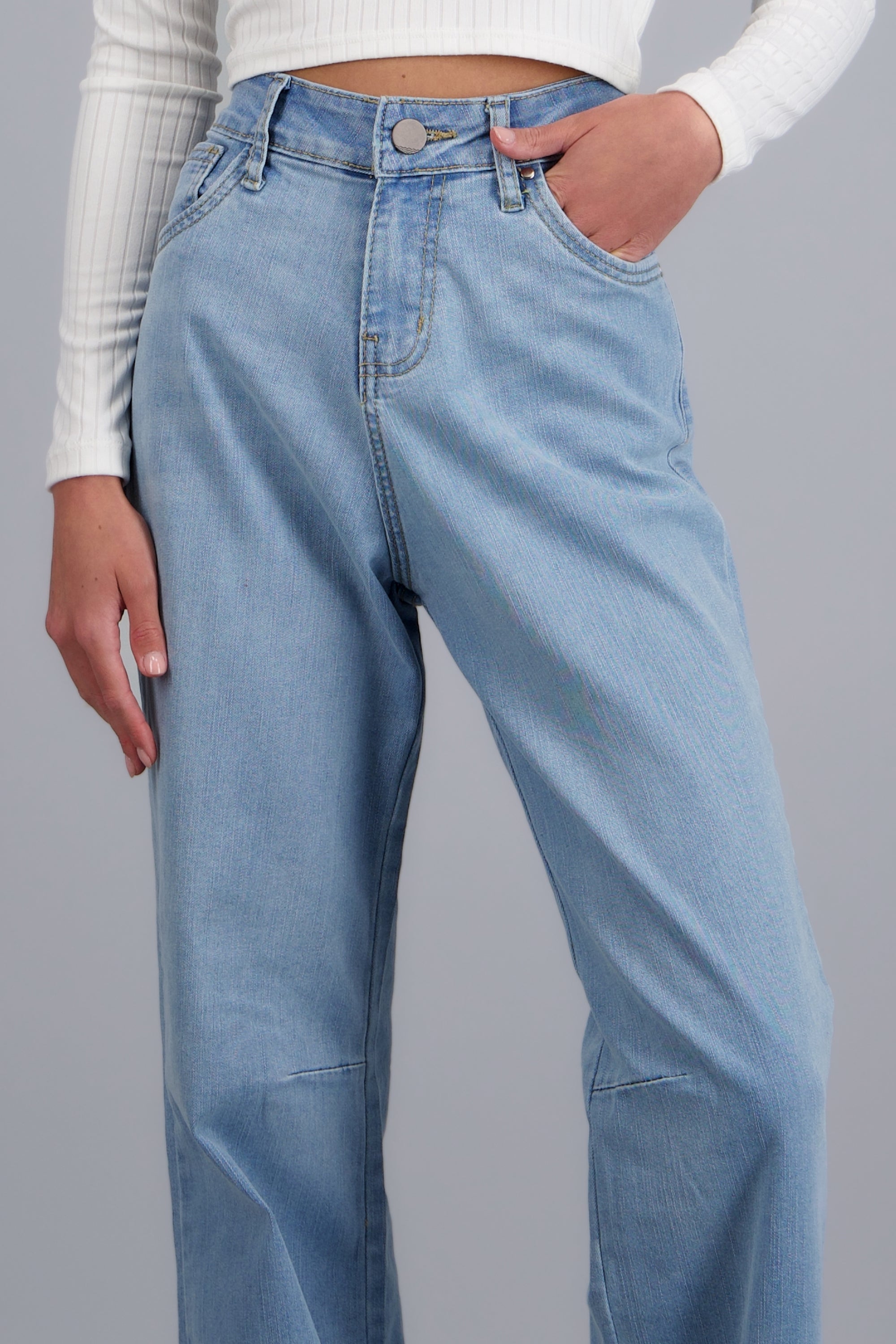 Jeans straight con pinzas LIGHT WASH