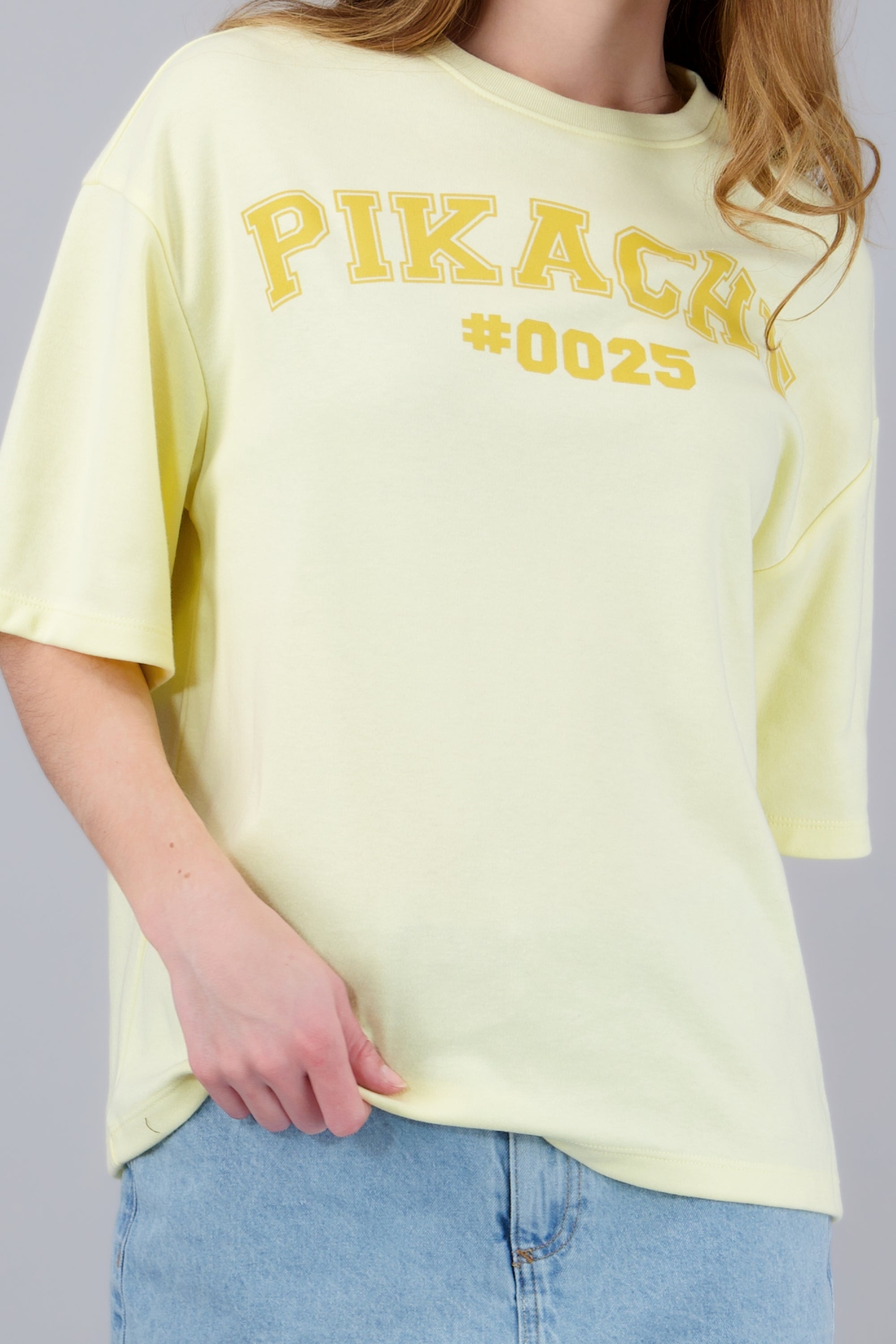 PLAYERA OVER PIKACHU AMARILLO PASTEL