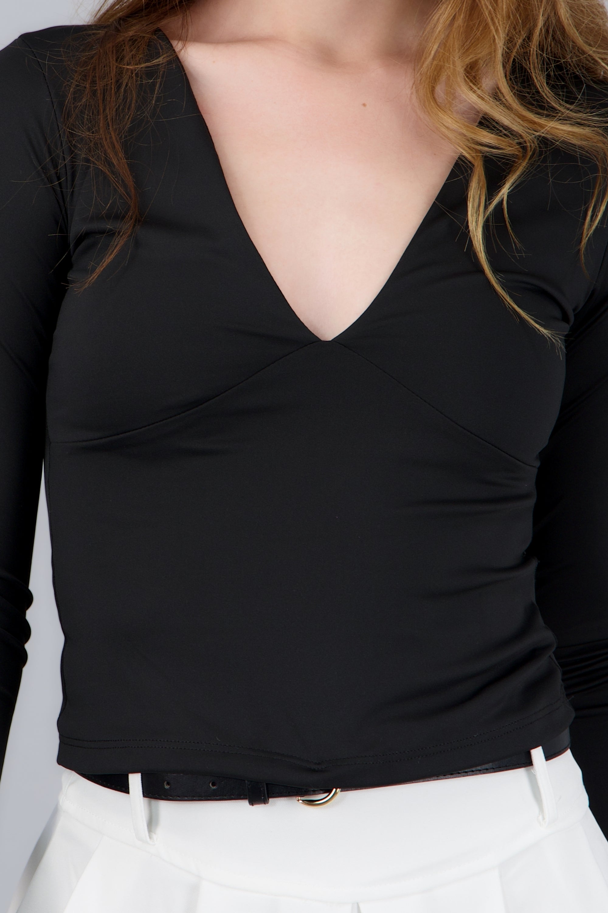 TOP ESCOTE V M/L NEGRO