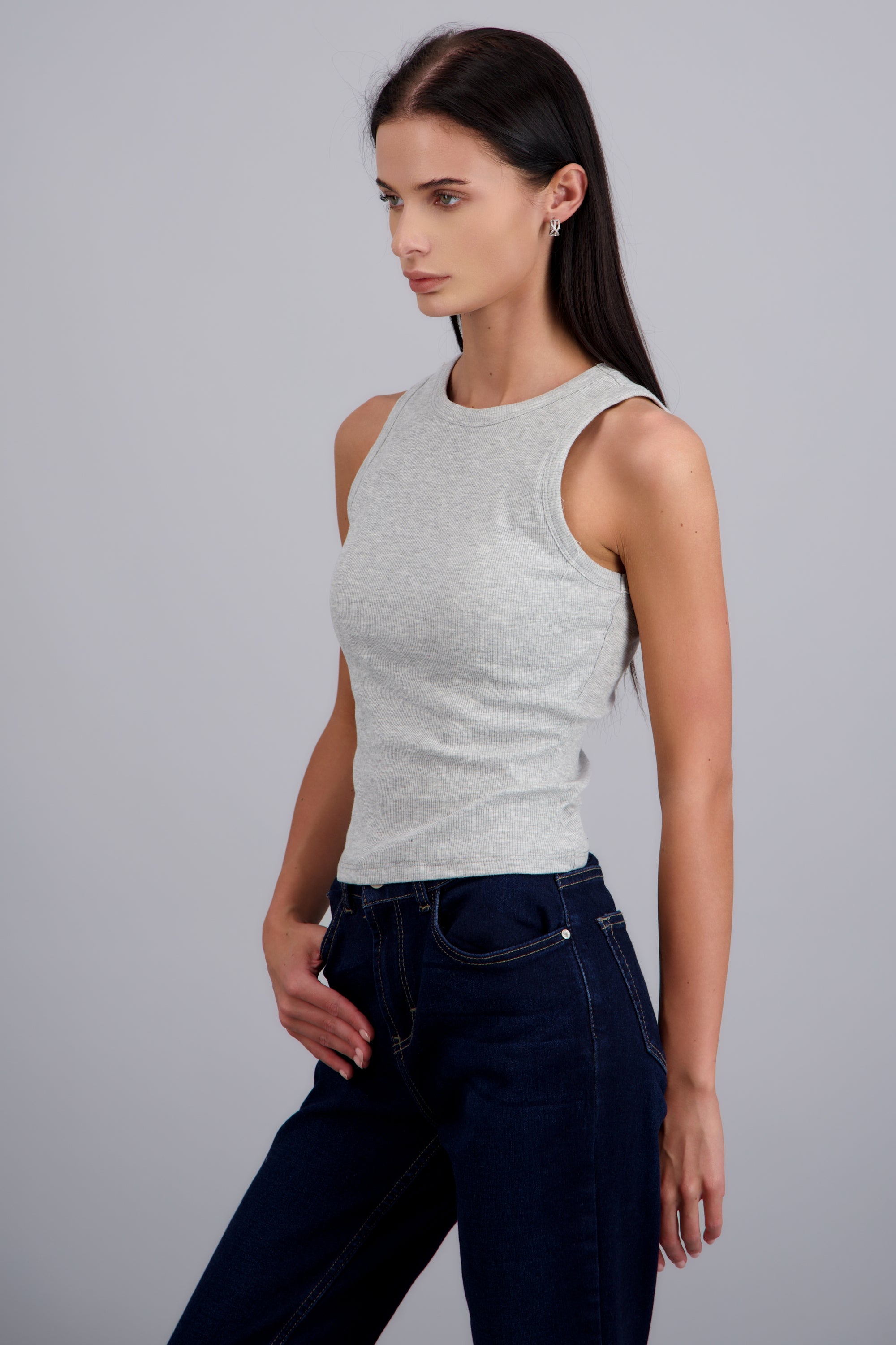 Top sin mangas con copas GRIS JASPE