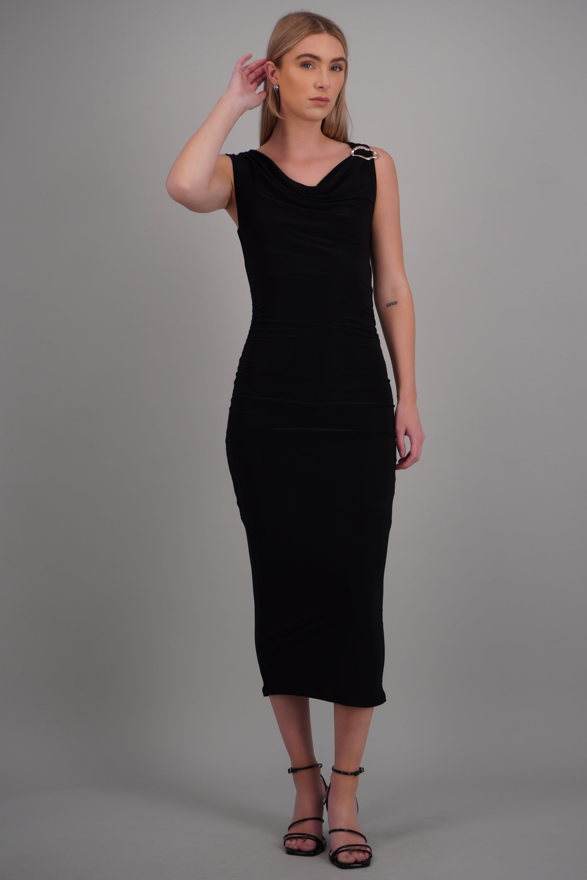 Vestido cascada detalle herraje NEGRO