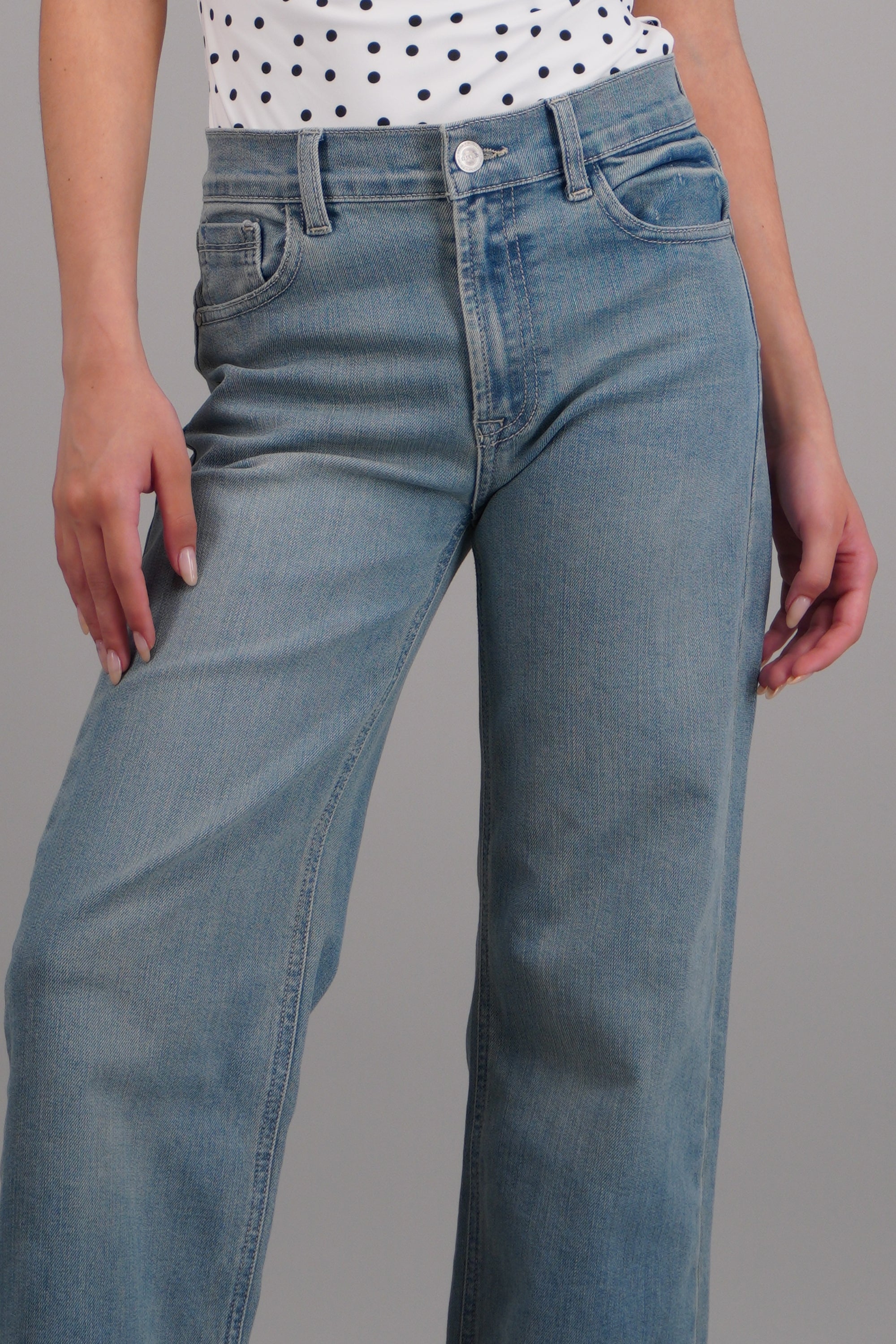 Jeans wide leg dobladillo LIGHT WASH