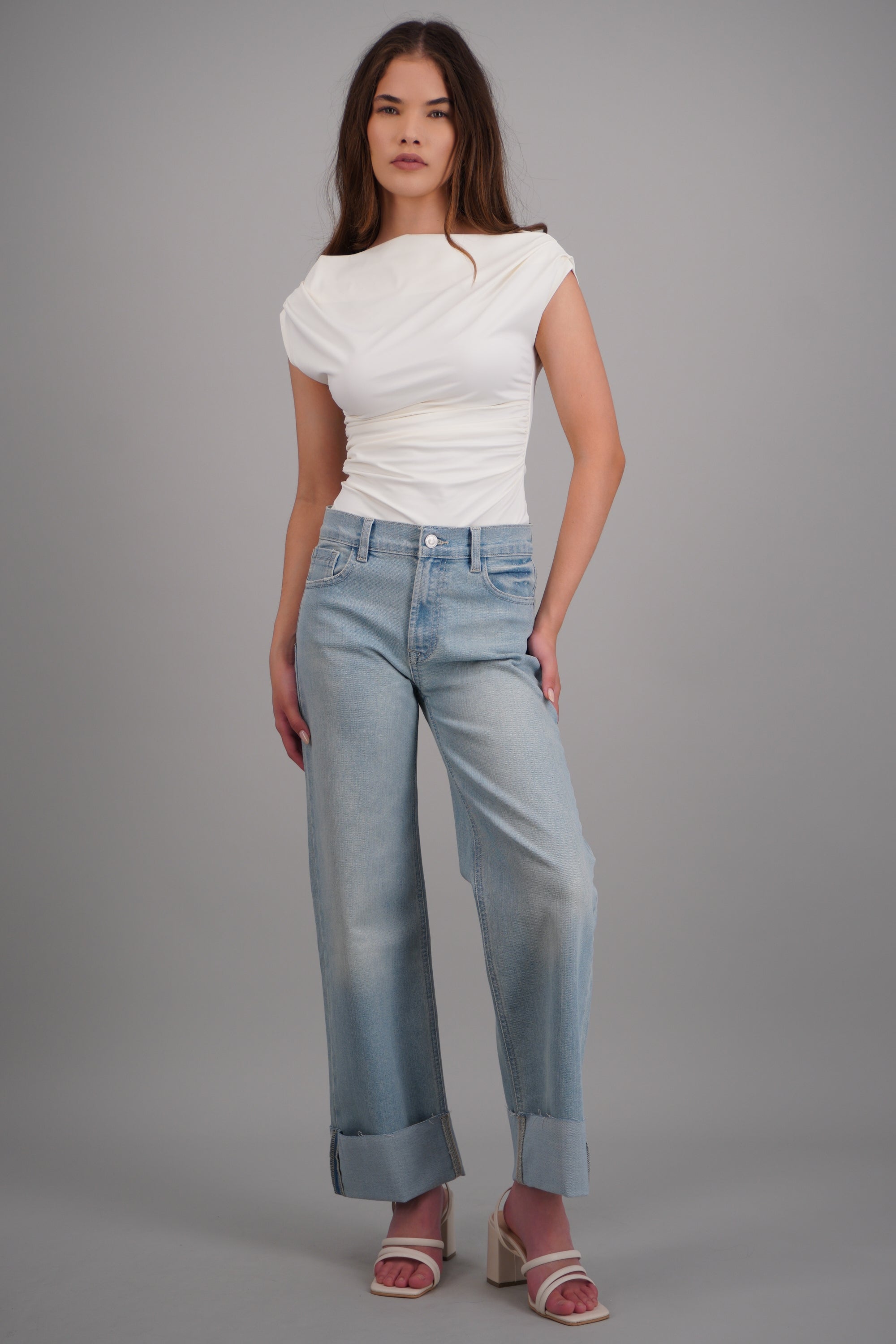 Jeans wide leg dobladillo BLEACHED