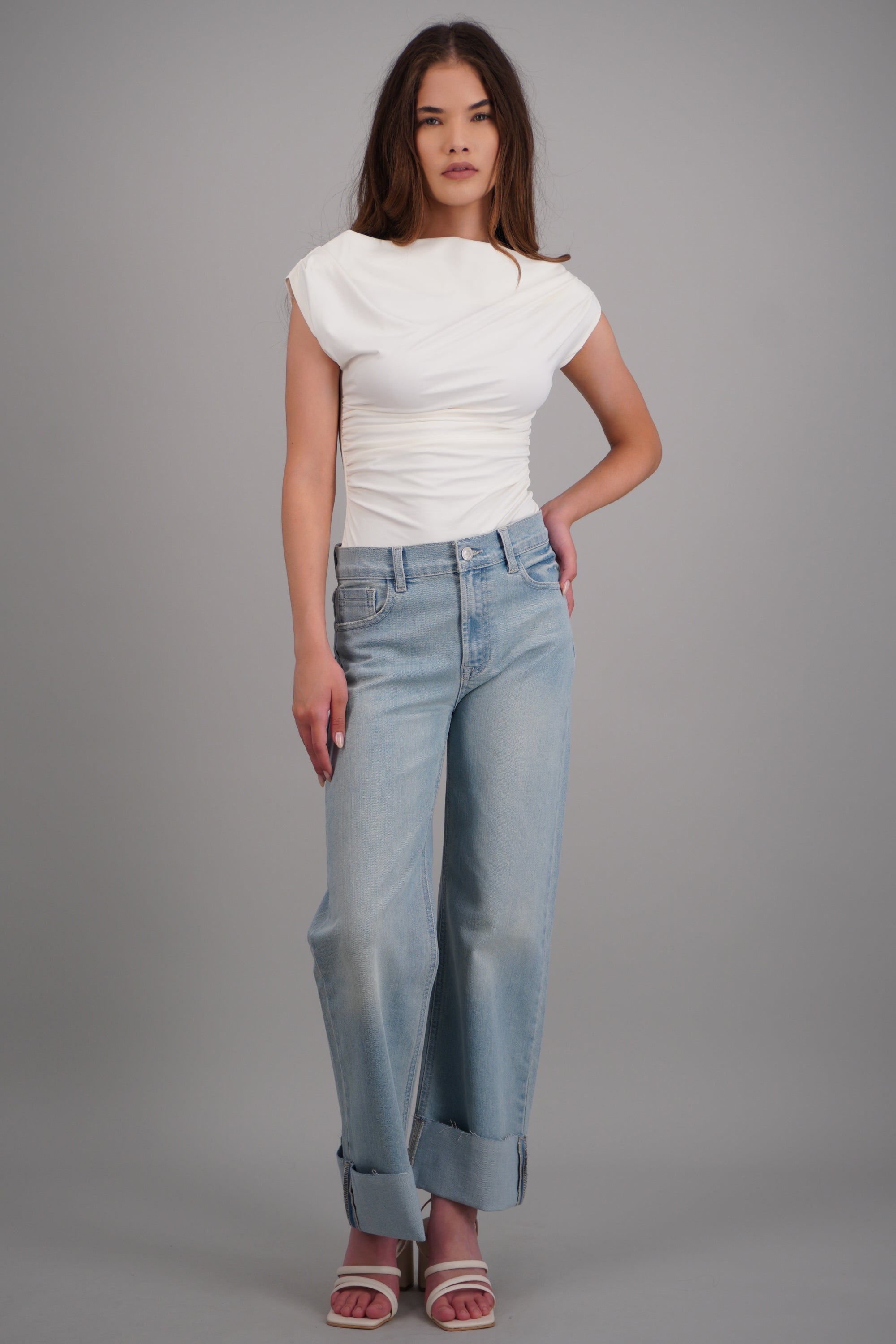 Jeans wide leg dobladillo BLEACHED