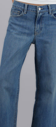 MEDIUM WASH