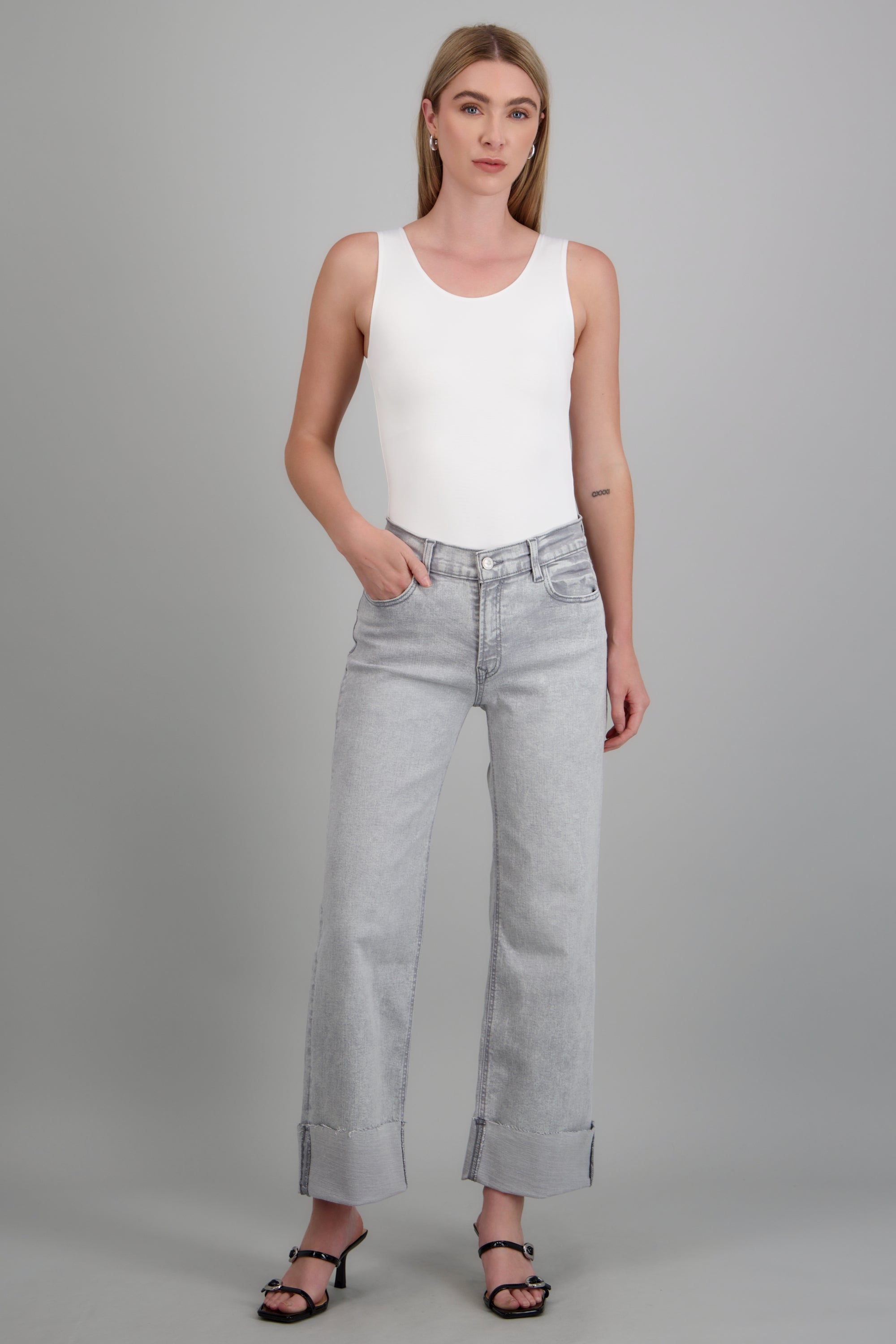 Jeans wide leg dobladillo GRIS CLARO