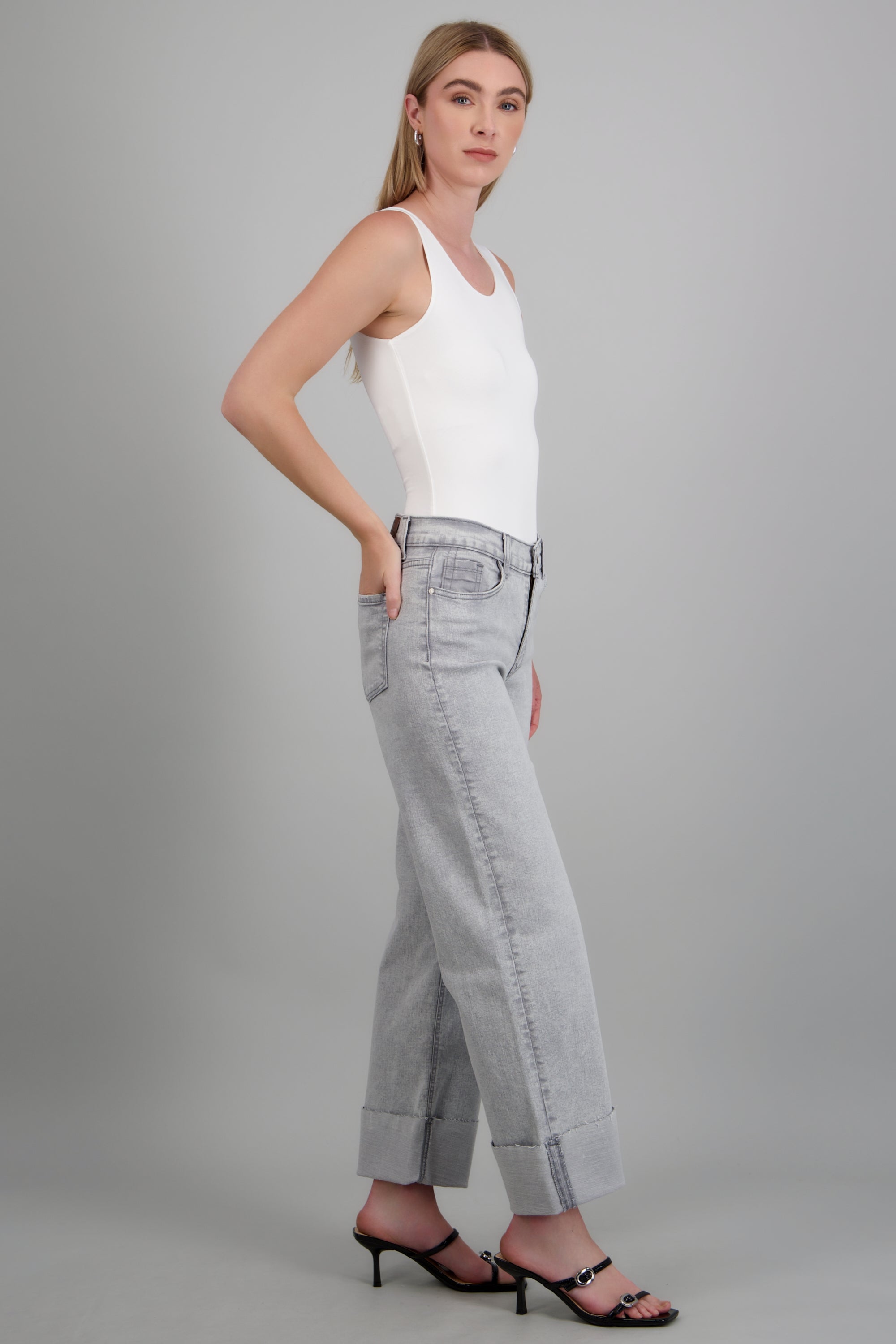 Jeans wide leg dobladillo GRIS CLARO