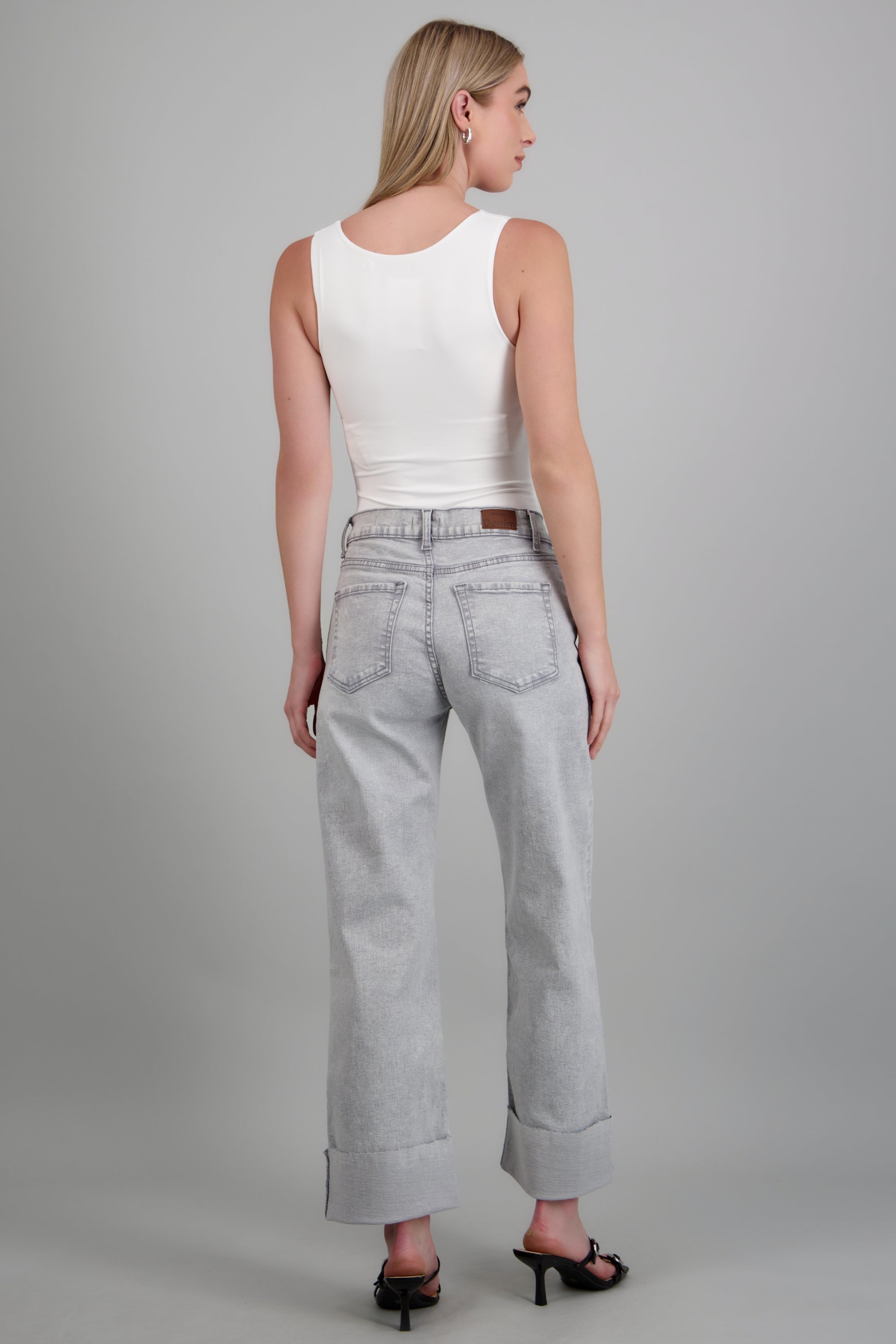 Jeans wide leg dobladillo GRIS CLARO