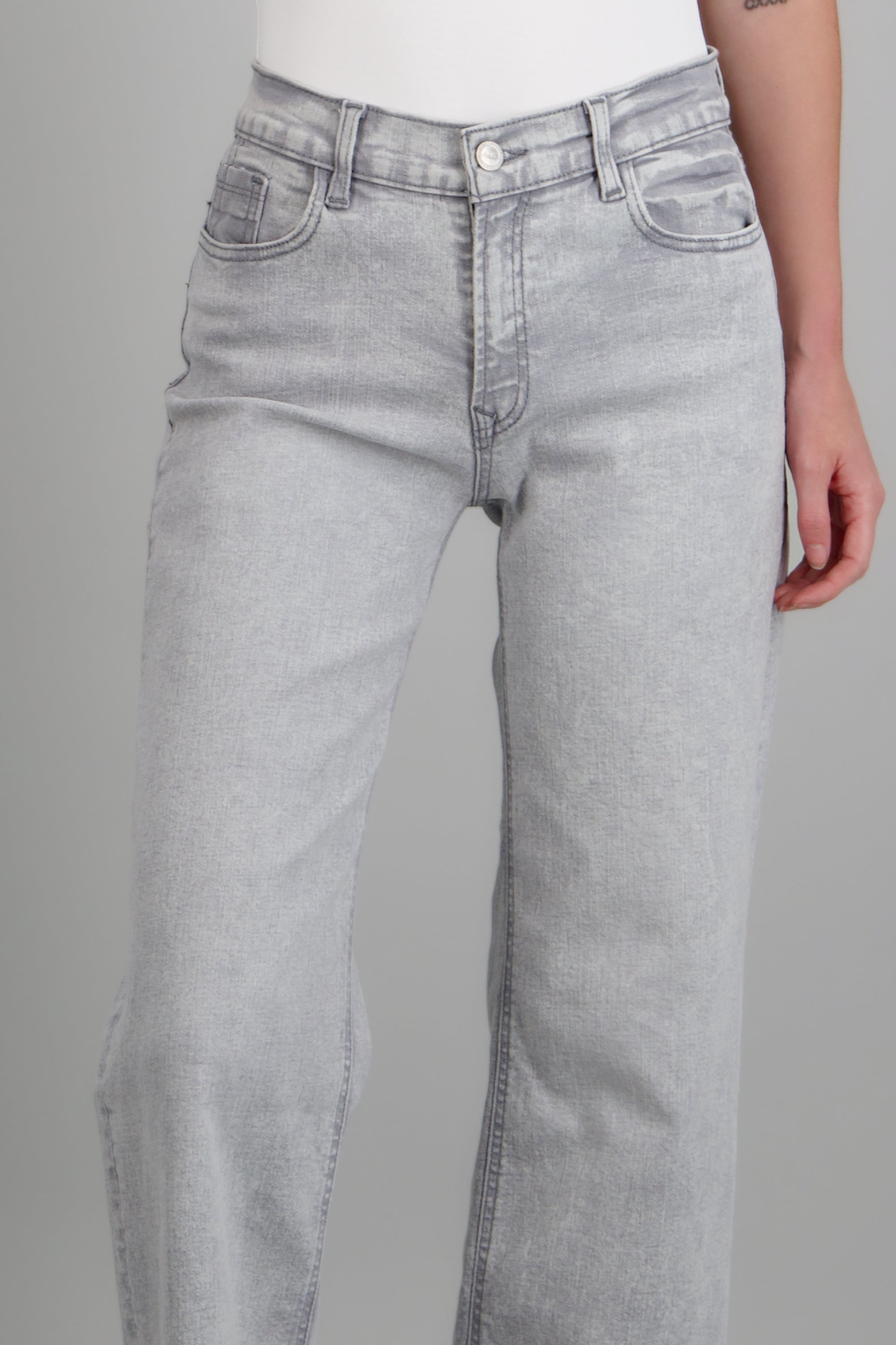 Jeans wide leg dobladillo GRIS CLARO