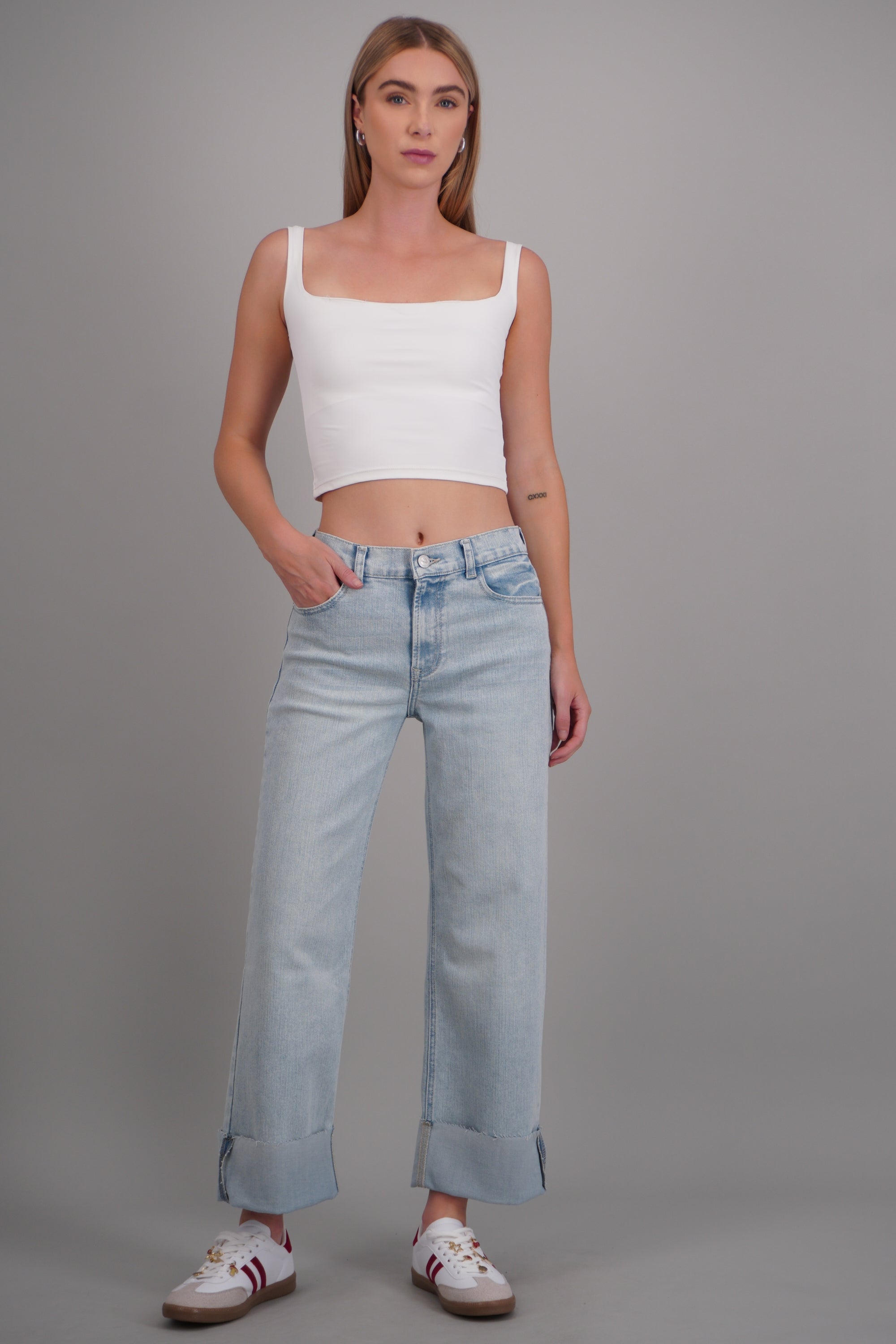 Jeans wide leg dobladillo SUPER BLEACHED