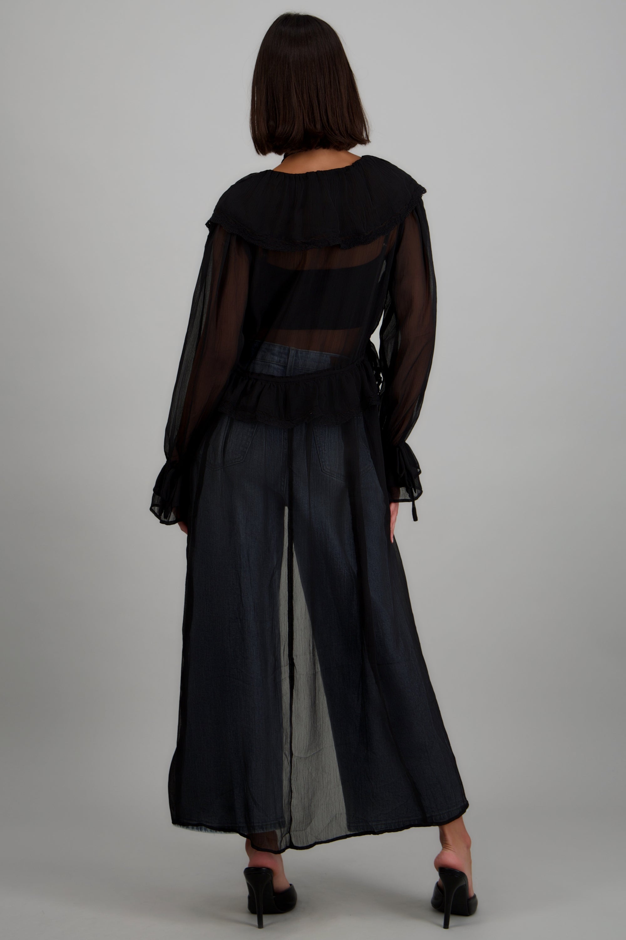 Cardigan ligera con detalle olanes y encajes NEGRO