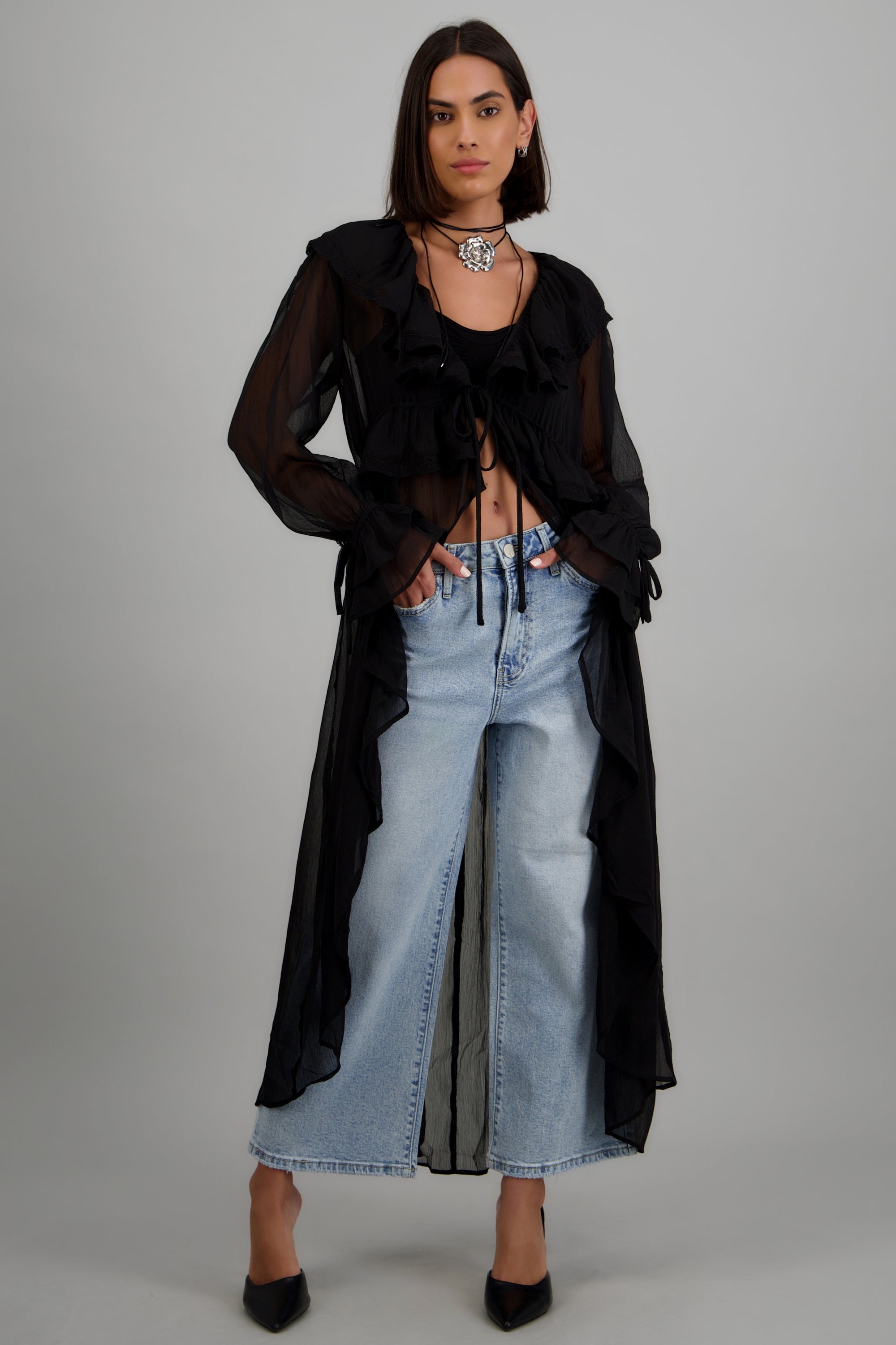 Cardigan ligera con detalle olanes y encajes NEGRO