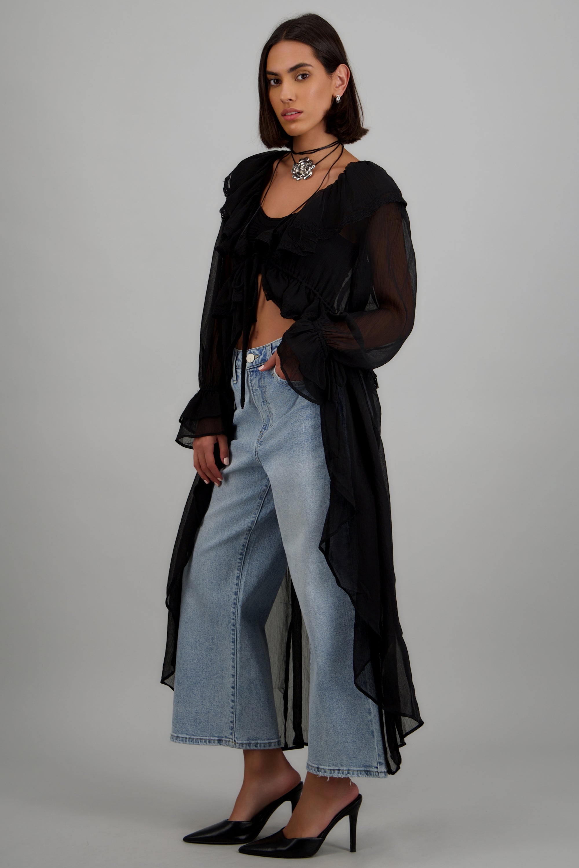 Cardigan ligera con detalle olanes y encajes NEGRO