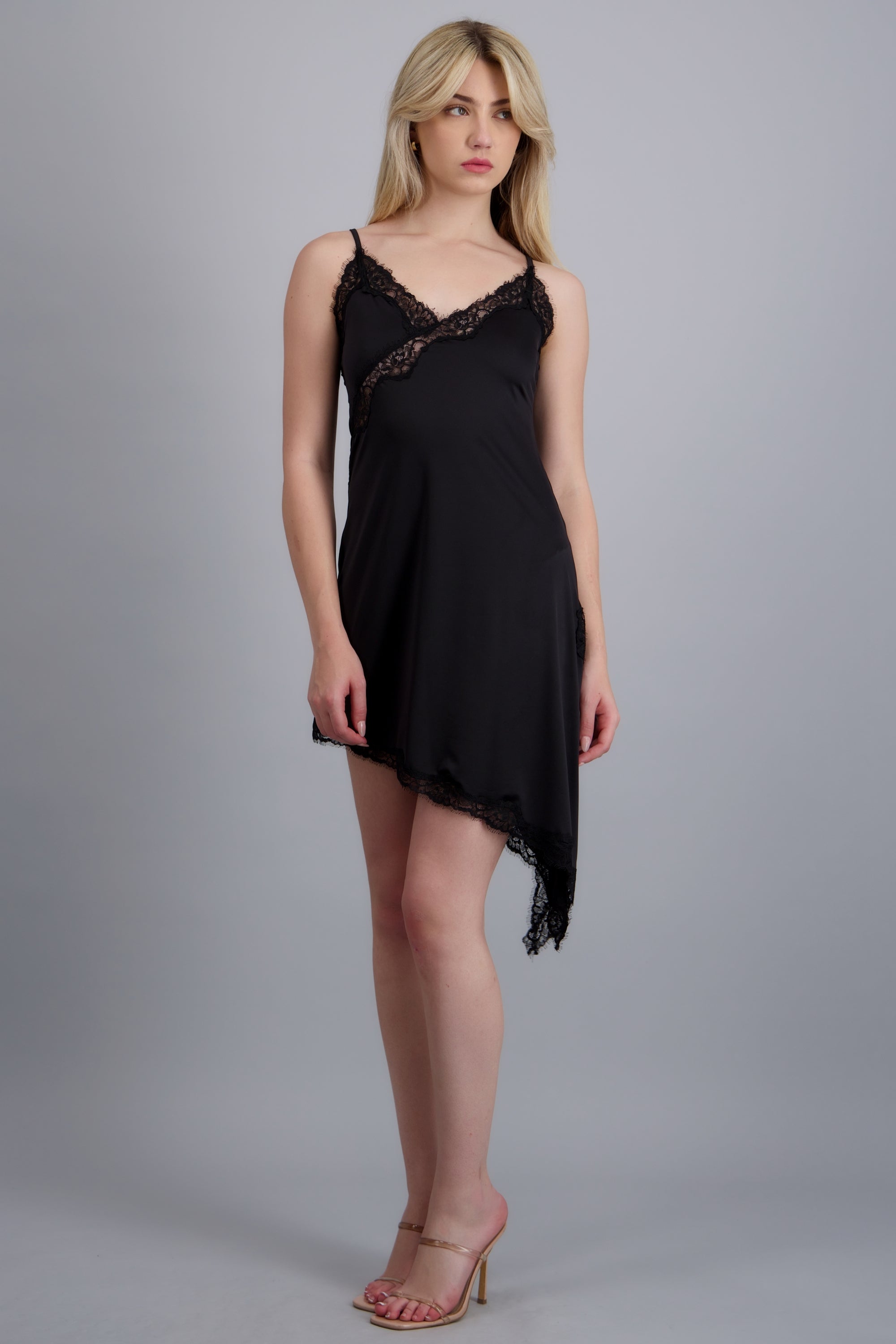 Vestido asimetrico con encaje NEGRO