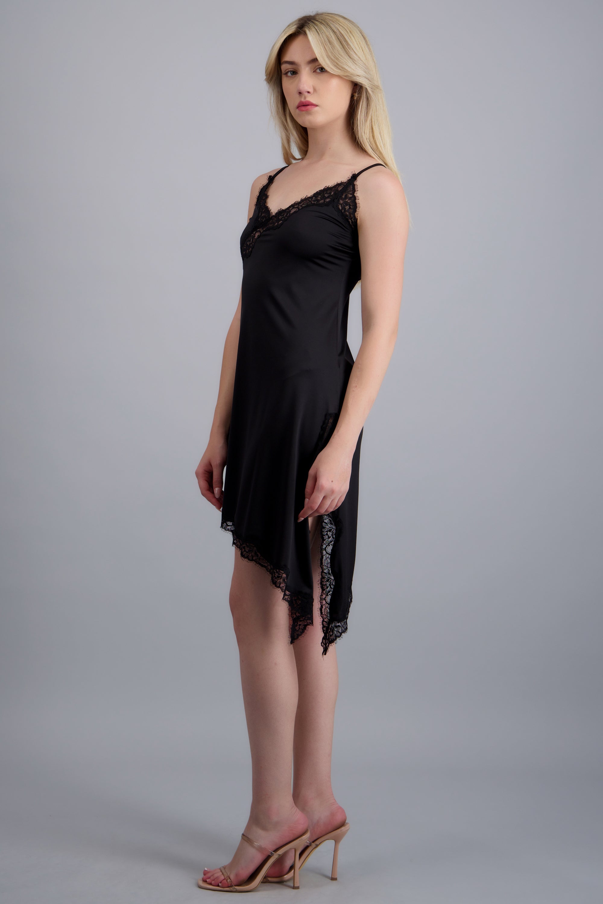 Vestido asimetrico con encaje NEGRO