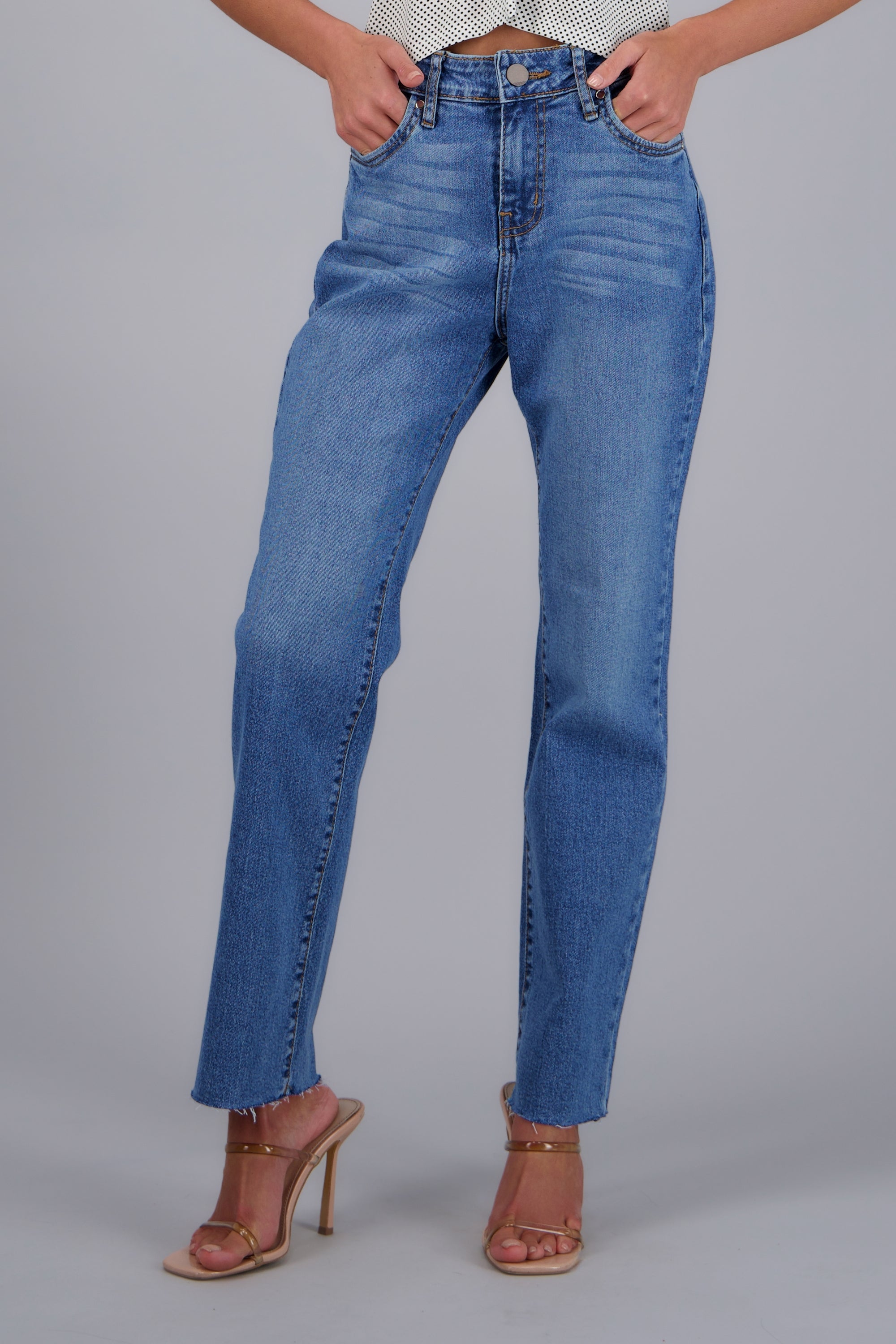 Jeans straight al corte LIGHT WASH