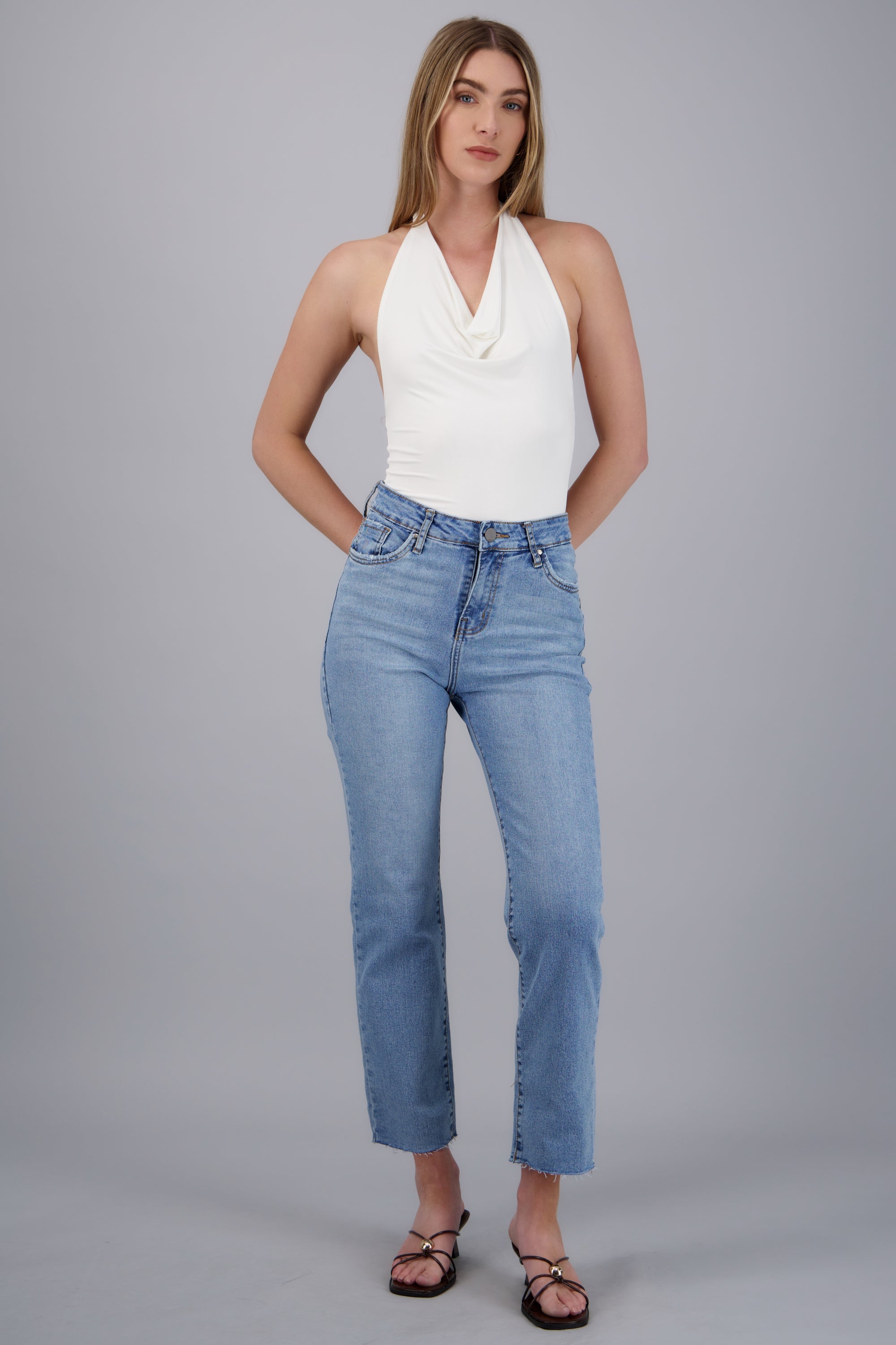 Jeans straight al corte BLEACHED