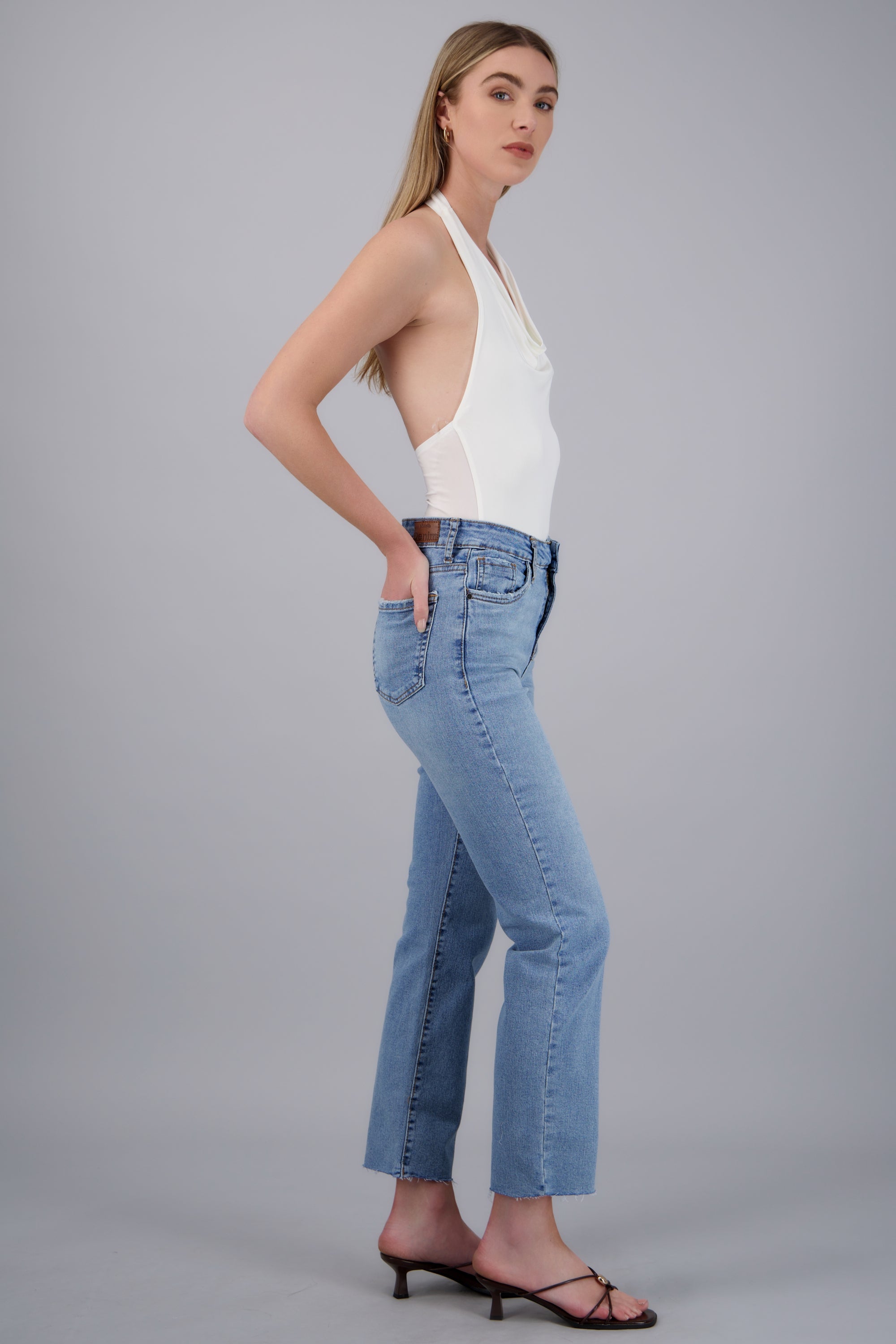 Jeans straight al corte BLEACHED