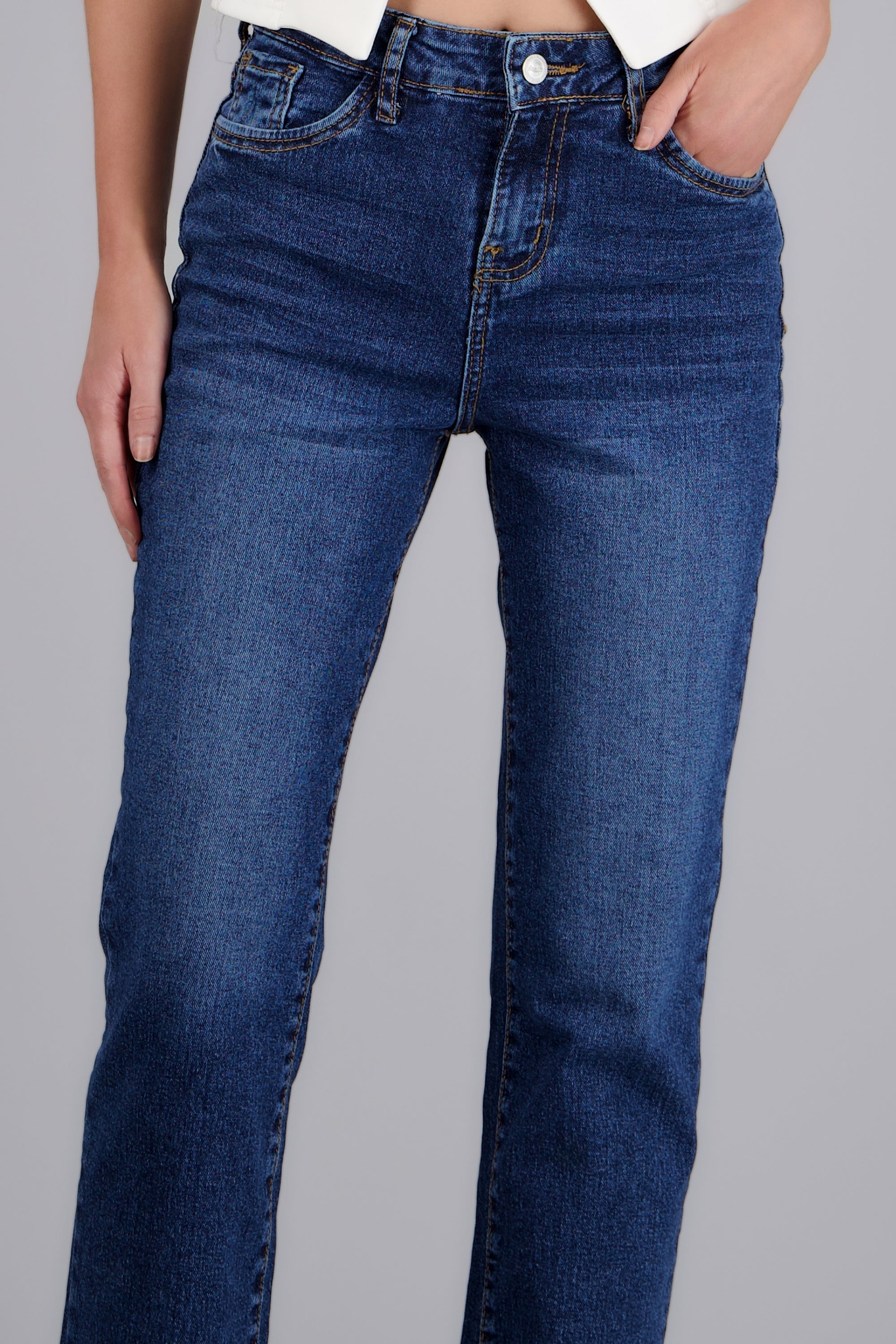 MEDIUM WASH