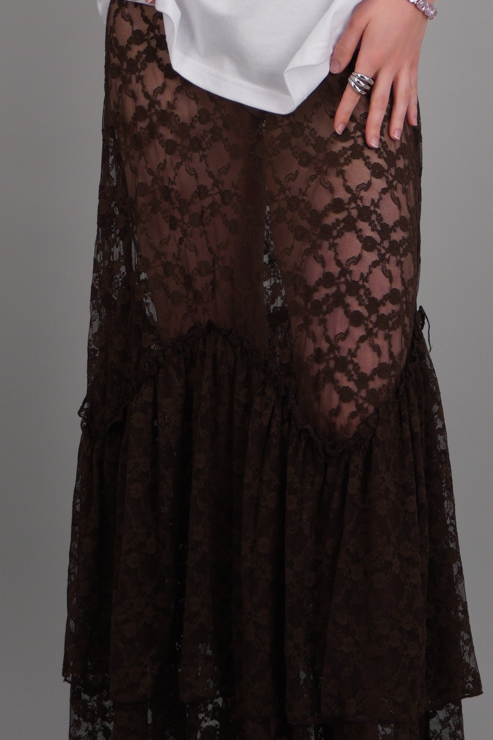 Falda maxi encaje detalle olan CHOCOLATE