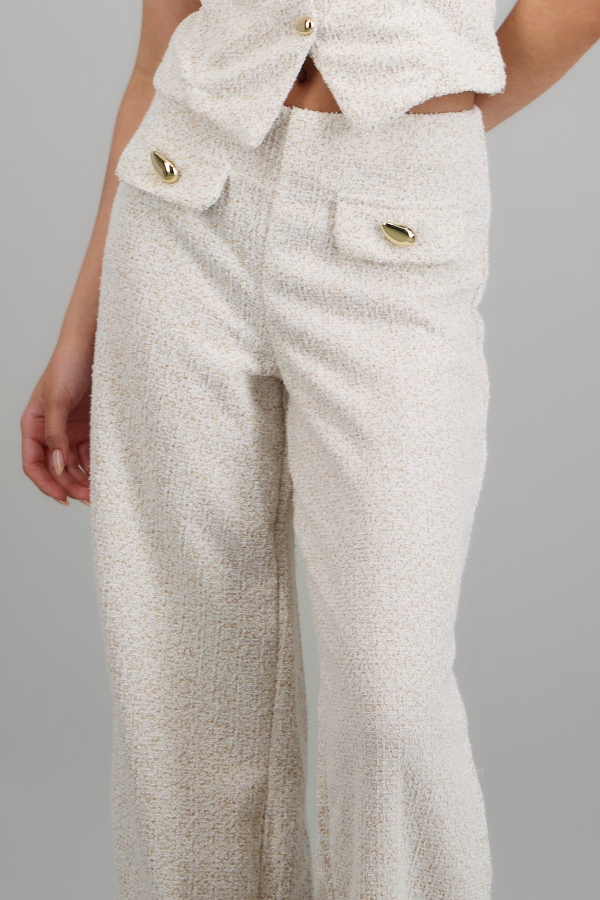 Pantalon amplio detalle botones HUESO COMBO