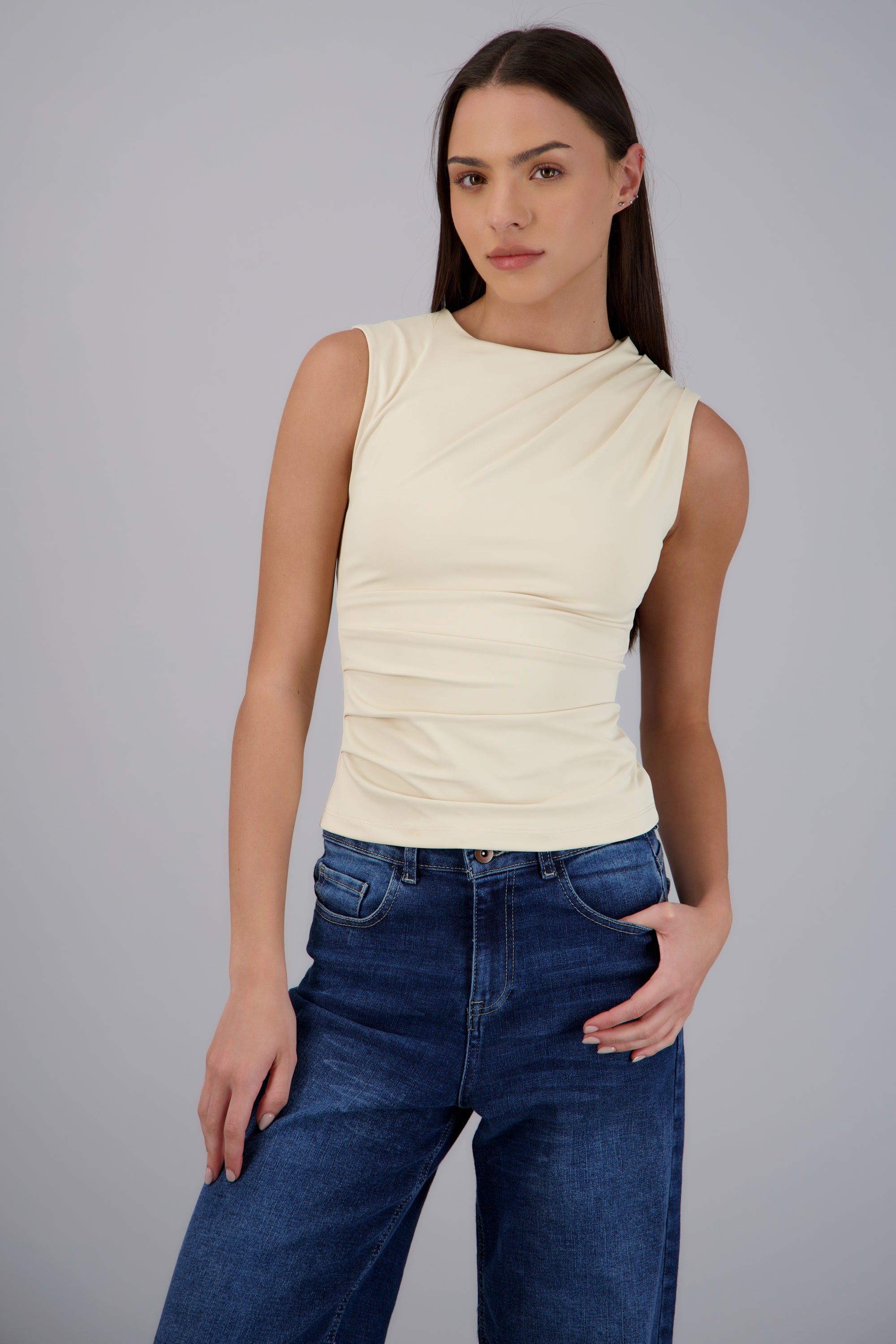 Top drapeado hombro y costado BEIGE