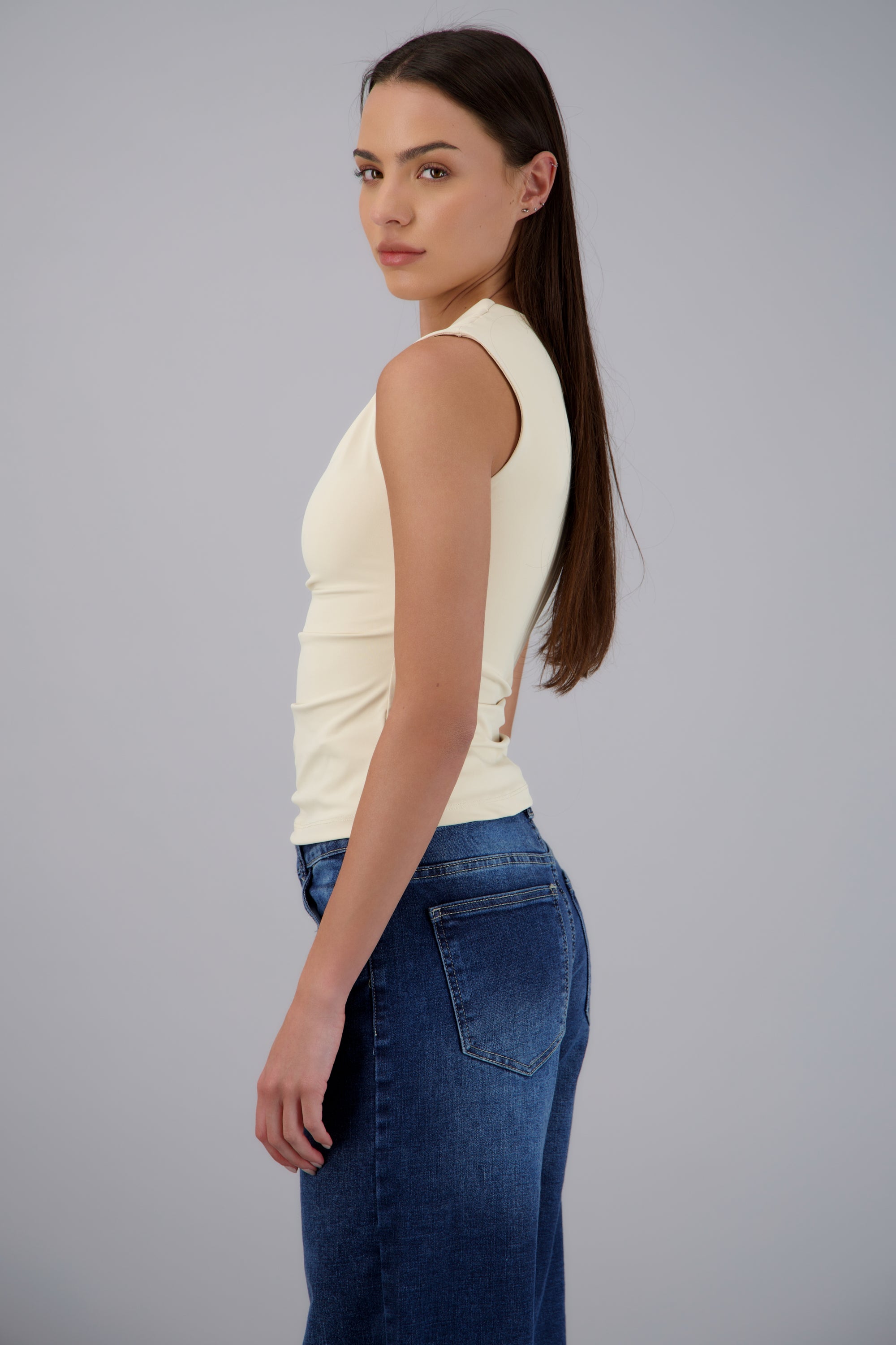 Top drapeado hombro y costado BEIGE