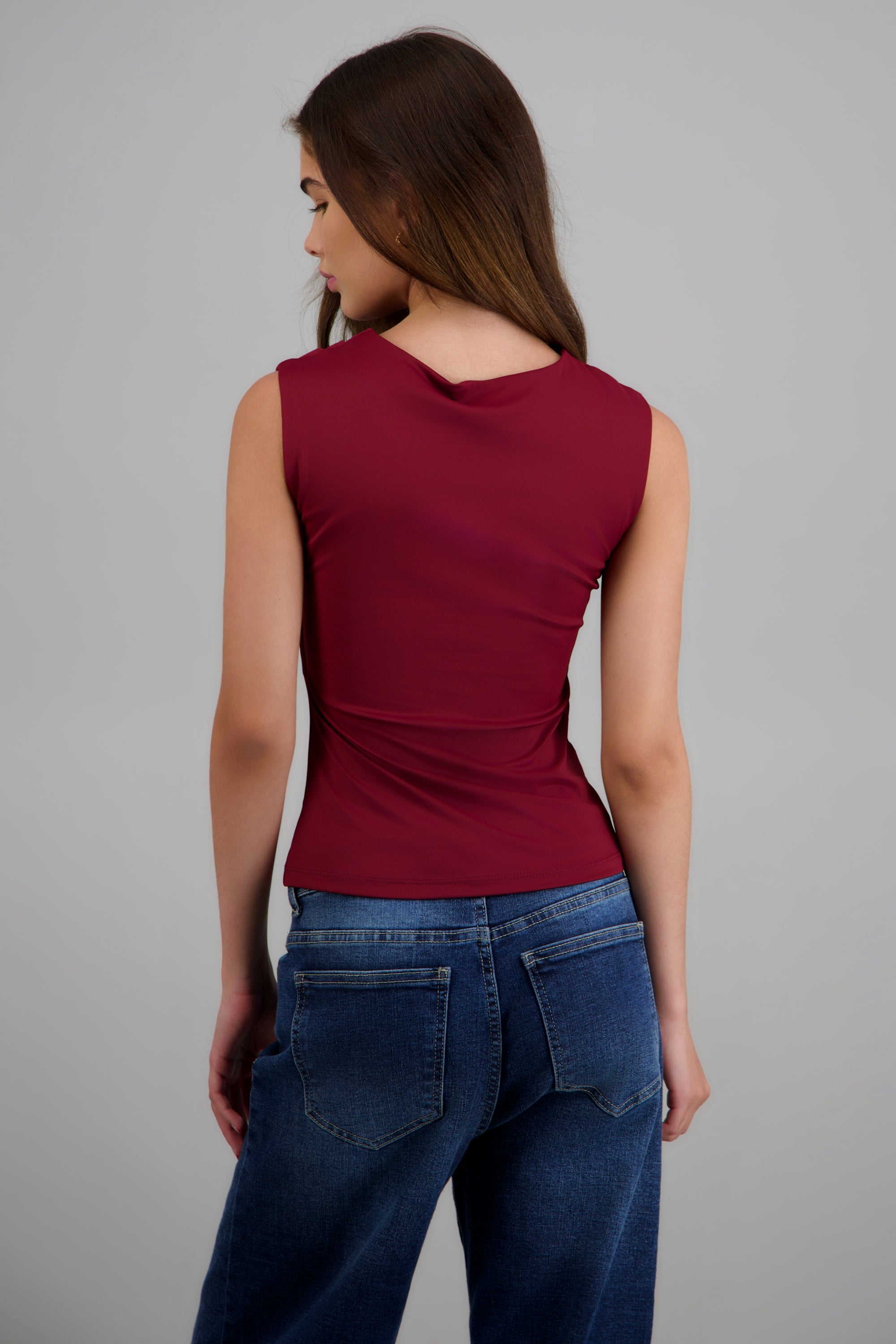Top drapeado hombro y costado VINO