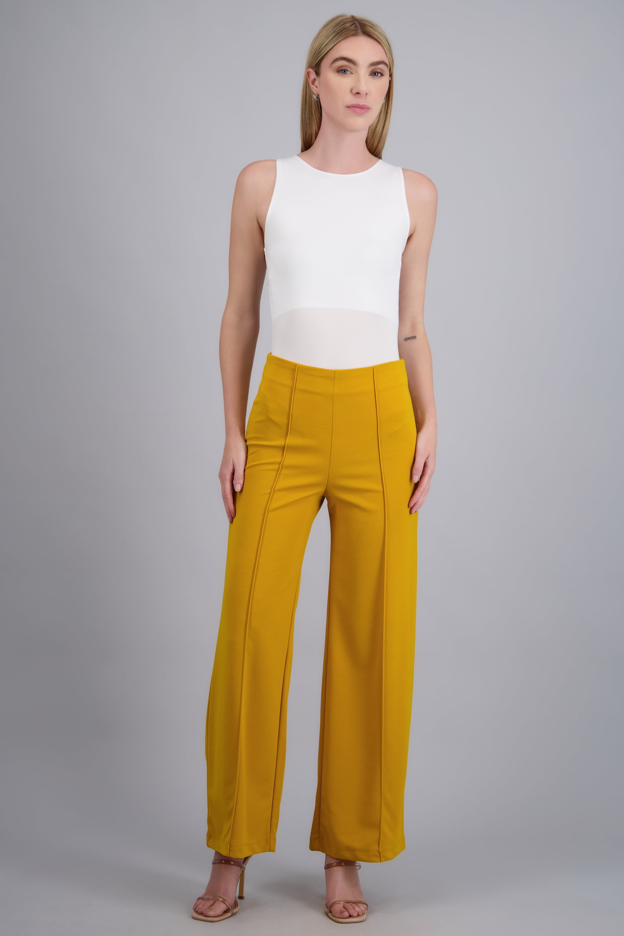 Pantalo amplio costura frontal MOSTAZA