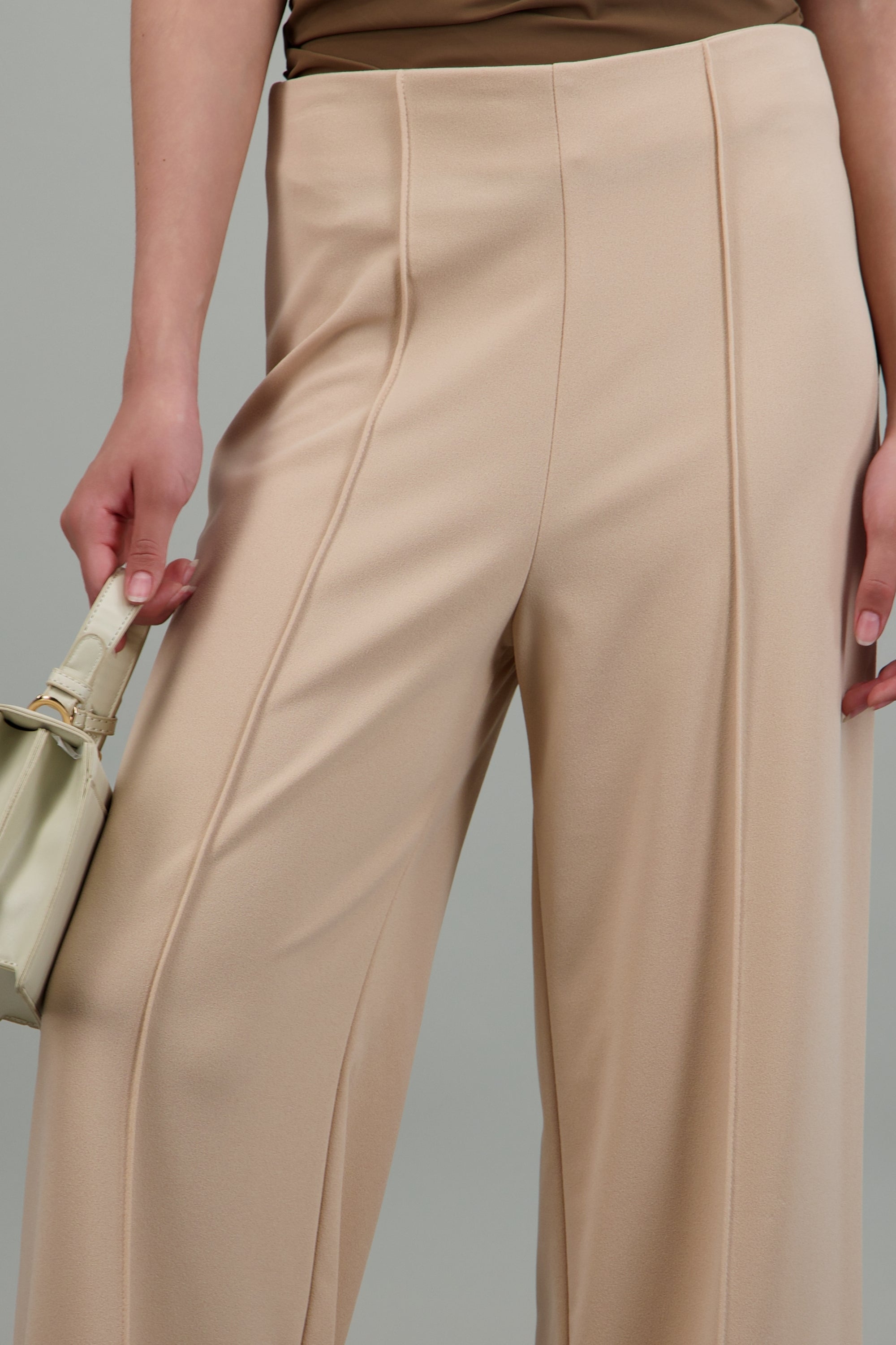 Pantalo amplio costura frontal BEIGE