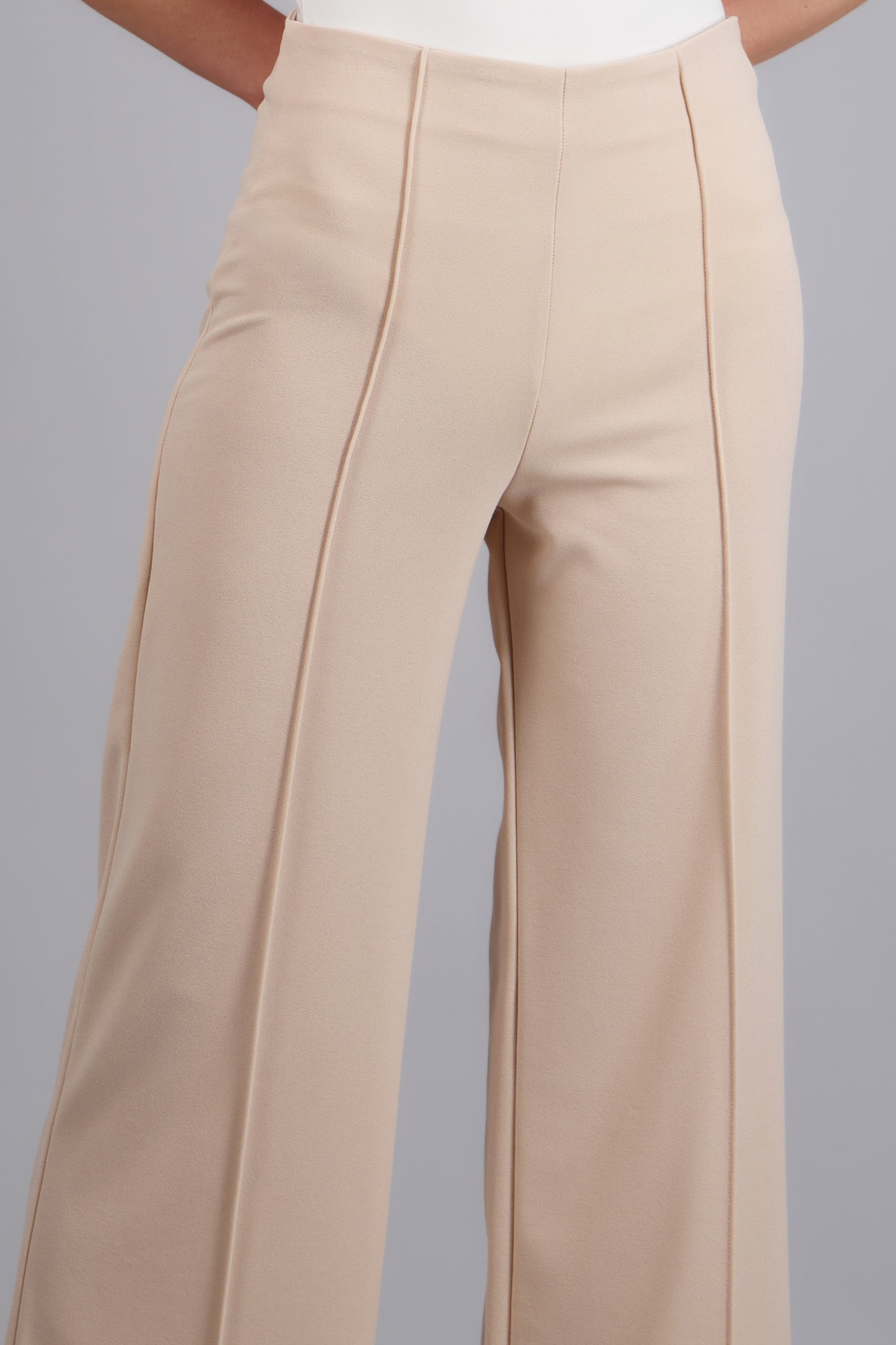 Pantalo amplio costura frontal ARENA