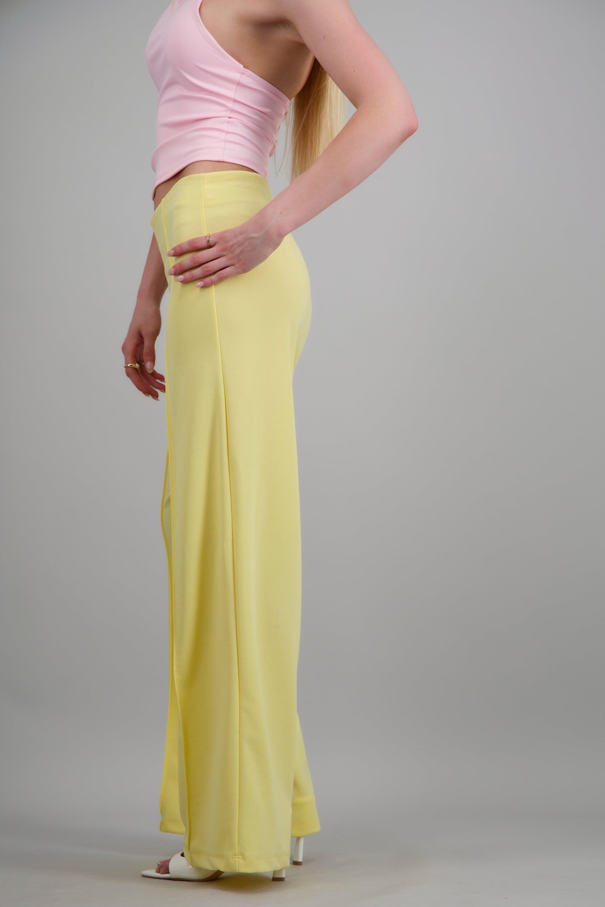 Pantalo amplio costura frontal AMARILLO PASTEL