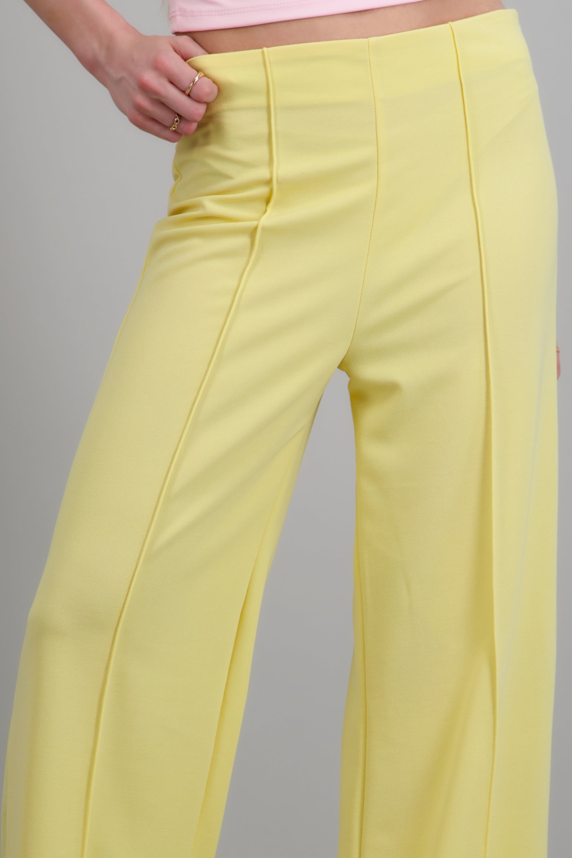 Pantalo amplio costura frontal AMARILLO PASTEL