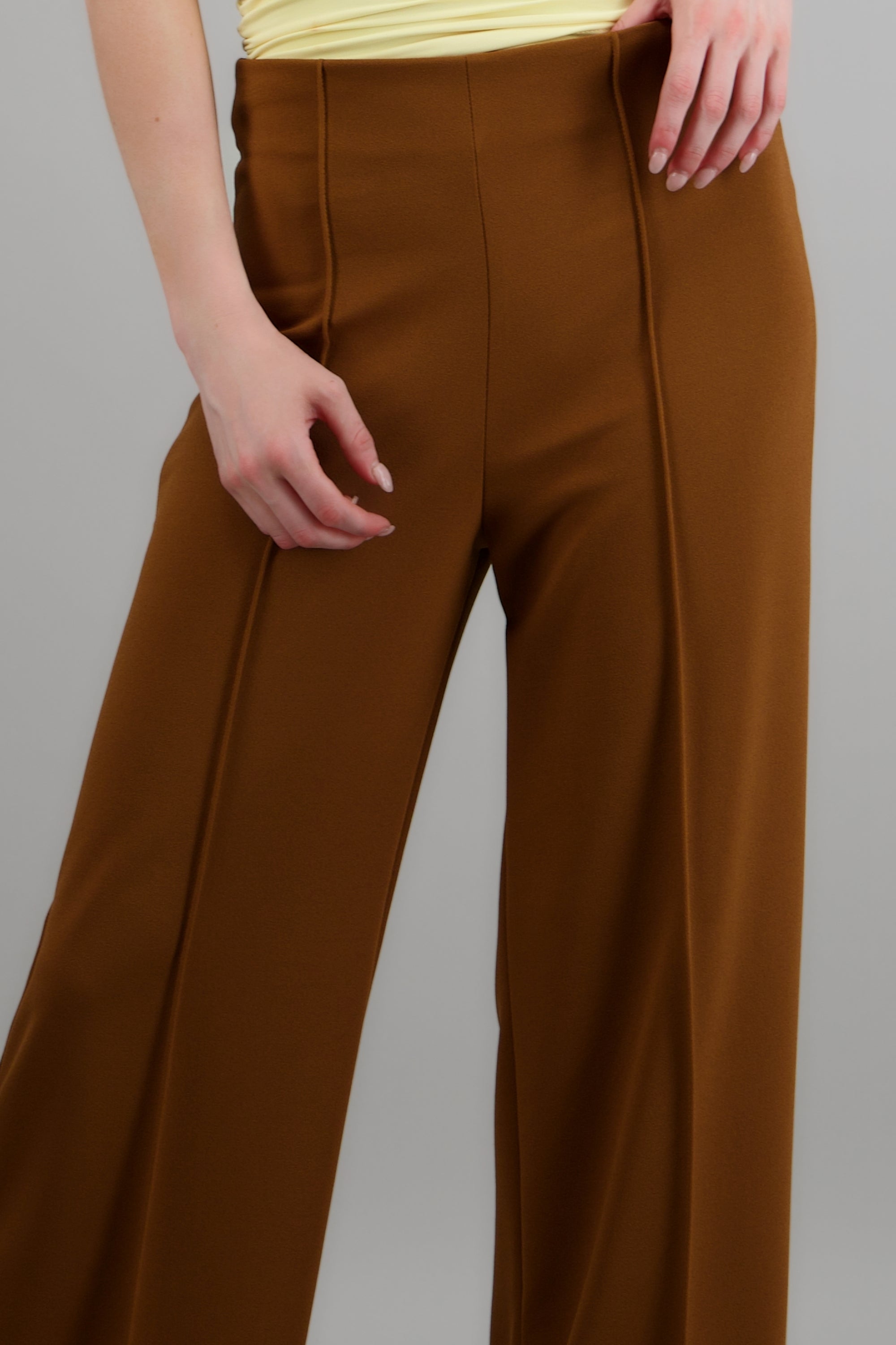 Pantalo amplio costura frontal CAFE