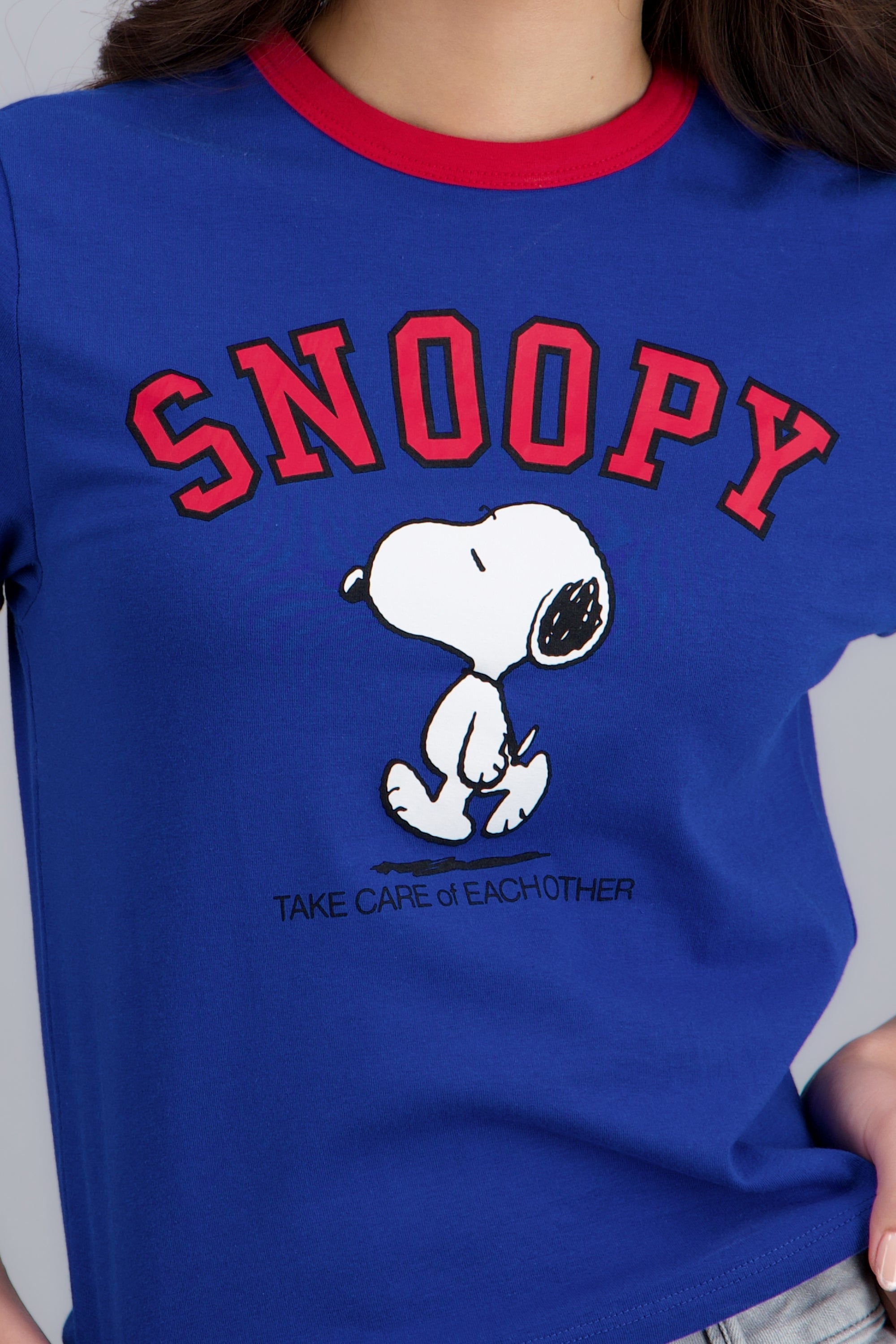 Crop fit snoopy contrastes AZUL COMBO