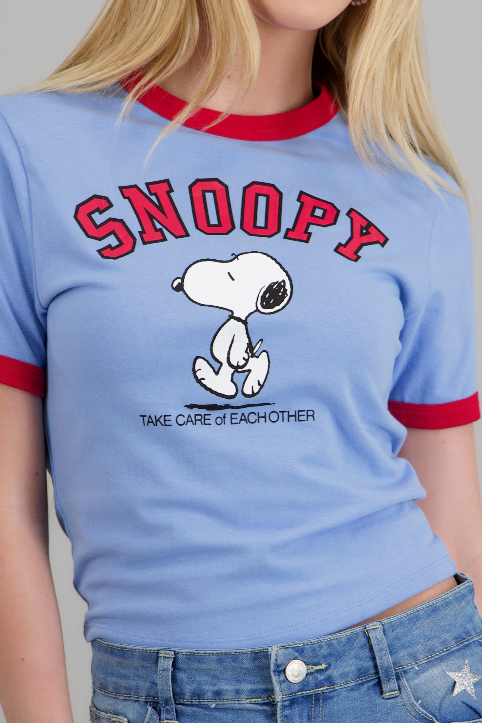Crop fit snoopy contrastes AZUL PASTEL