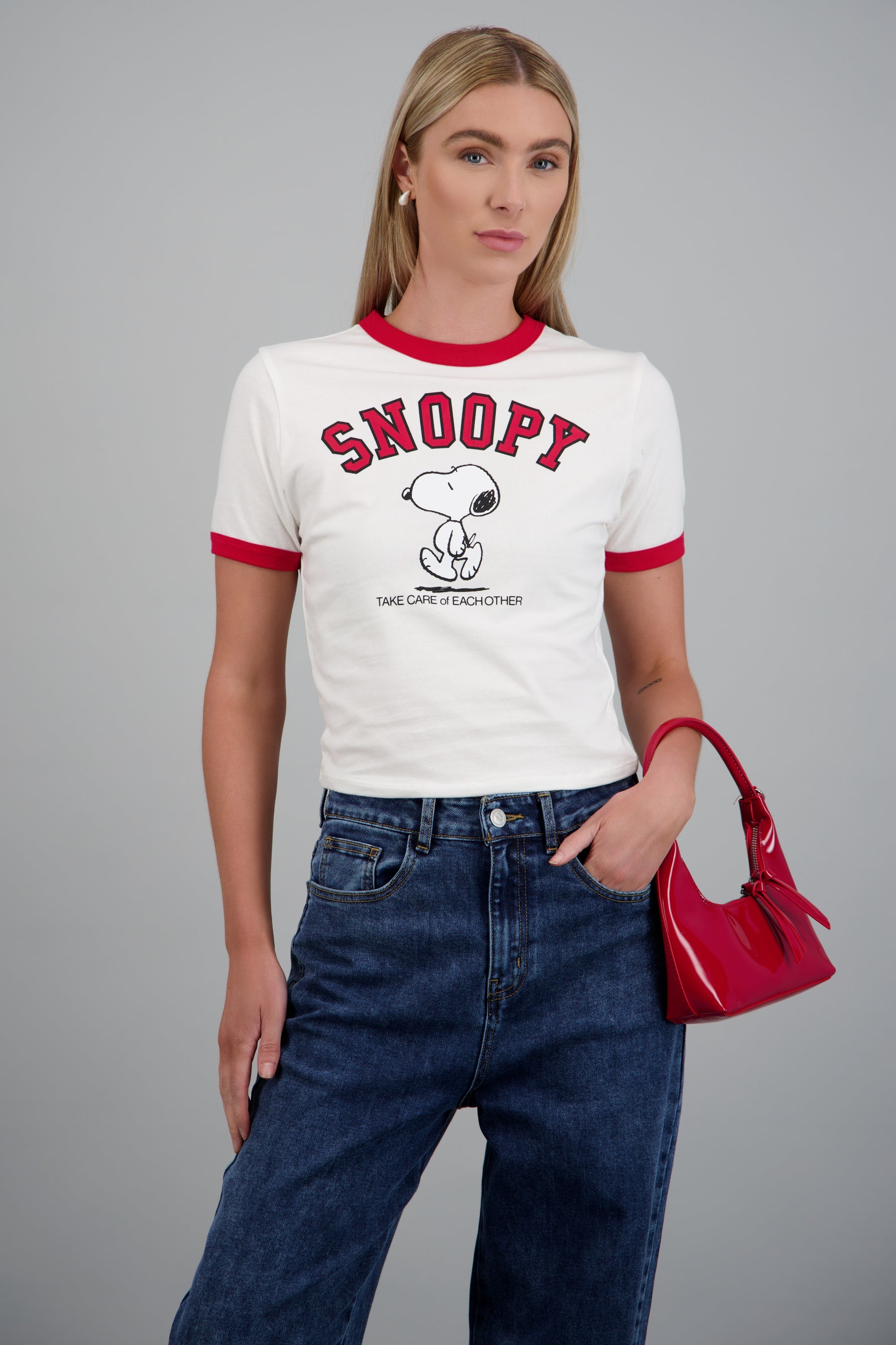 Crop fit snoopy contrastes HUESO COMBO