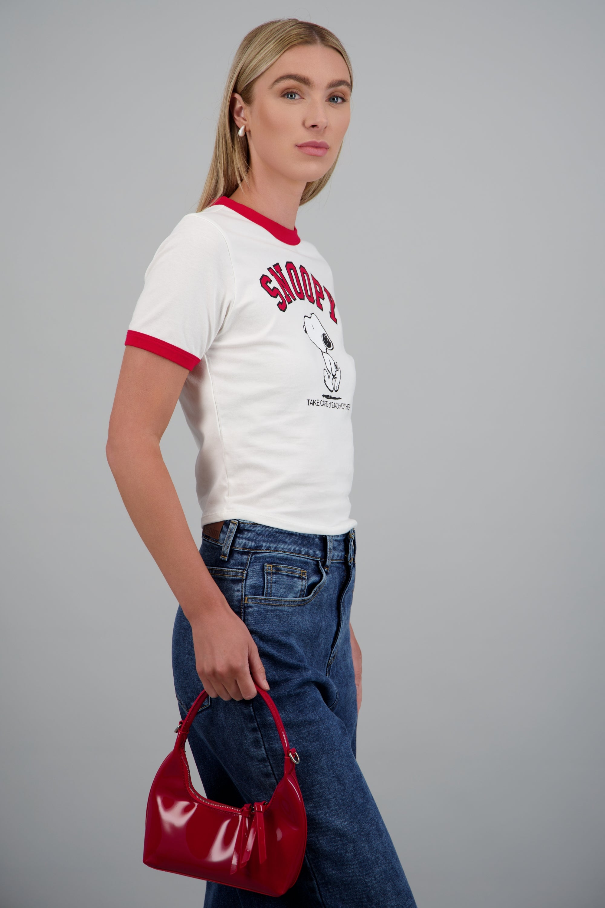 Crop fit snoopy contrastes HUESO COMBO
