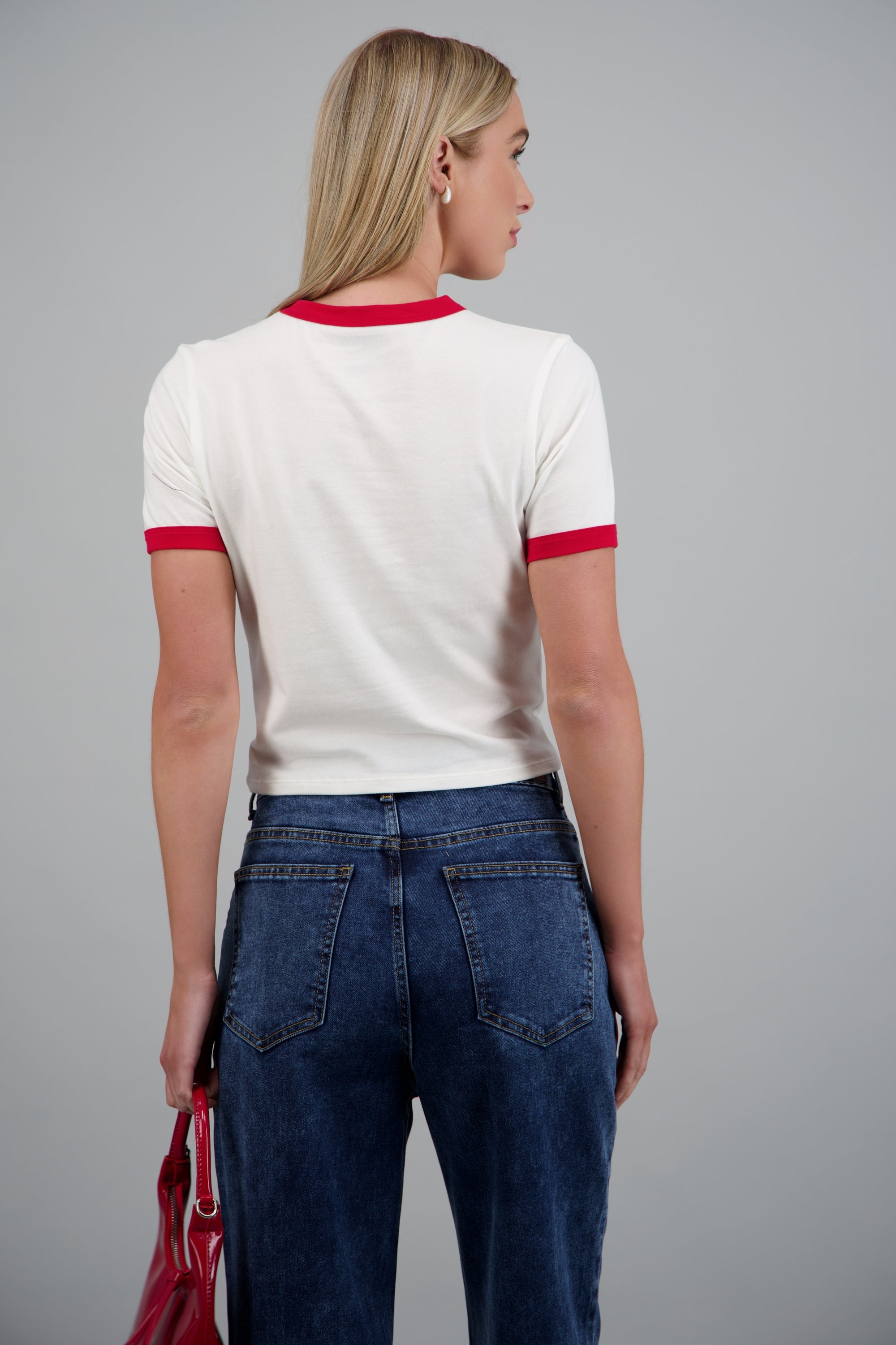 Crop fit snoopy contrastes HUESO COMBO