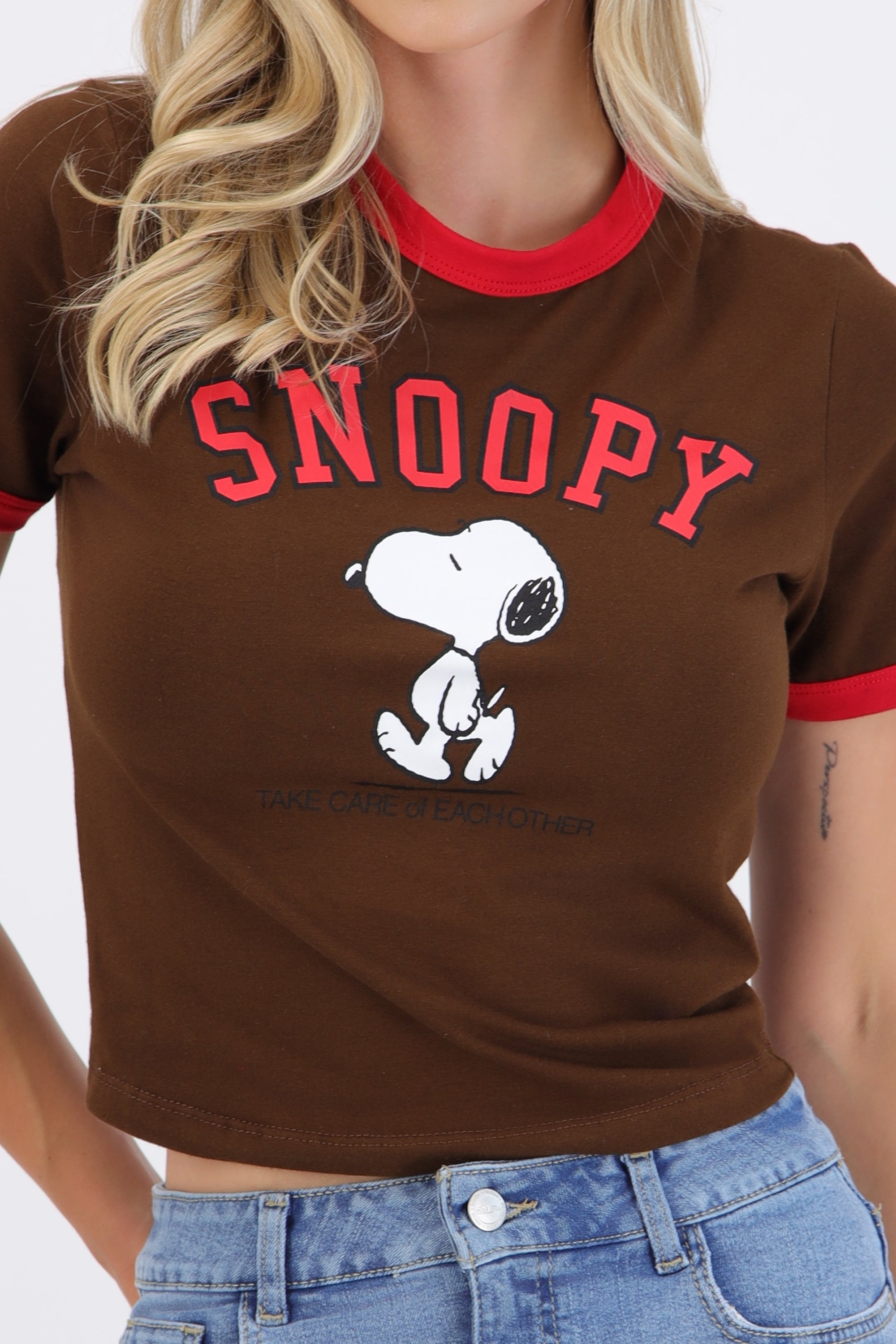 Crop fit snoopy contrastes
