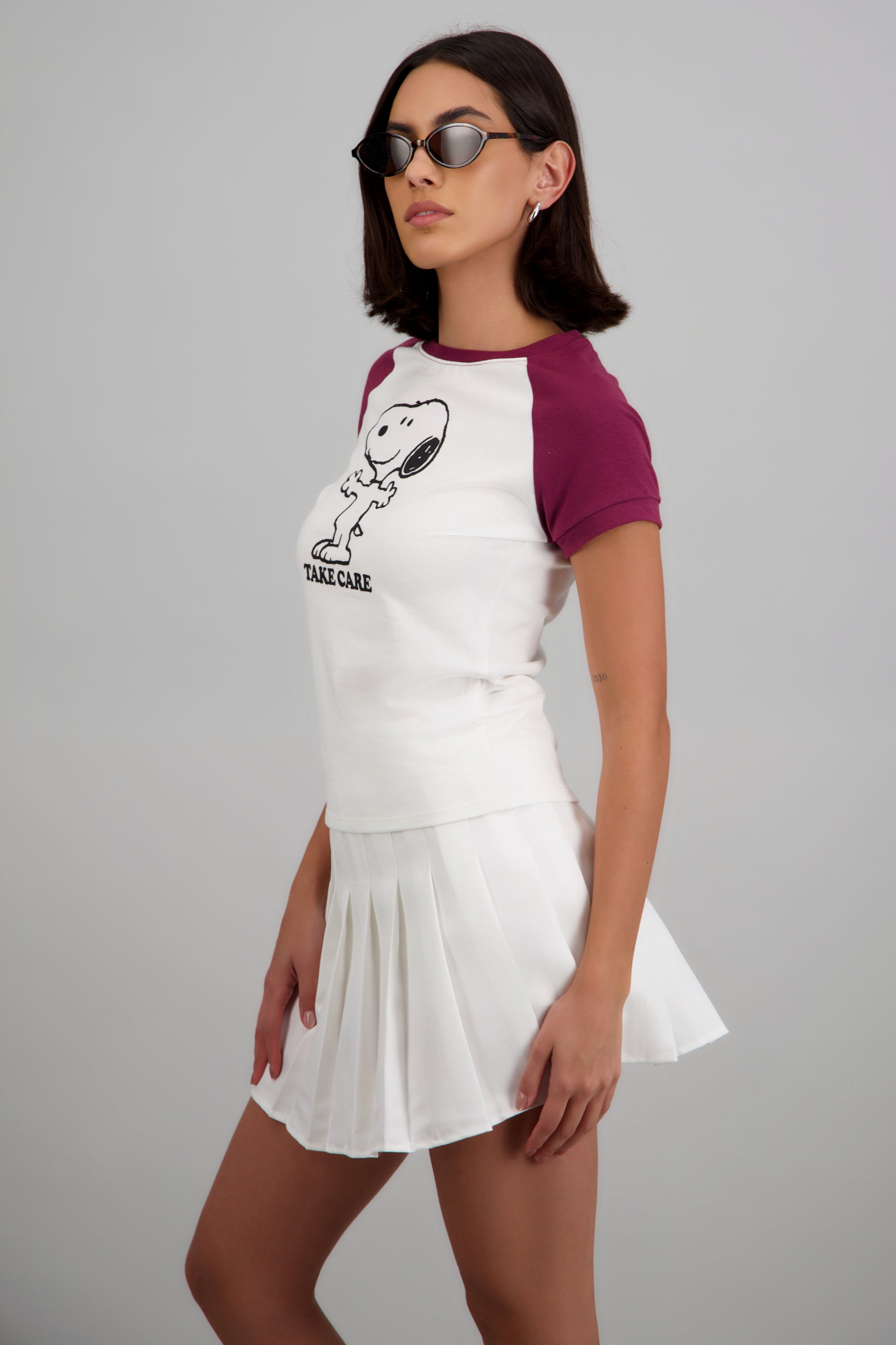 Crop Snoopy manga corta Contrastes CIRUELA