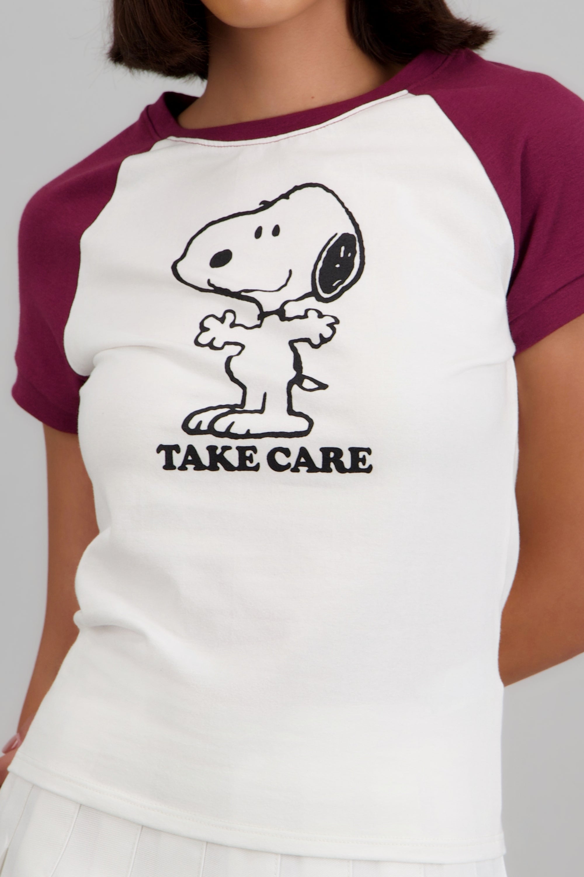 Crop Snoopy manga corta Contrastes CIRUELA