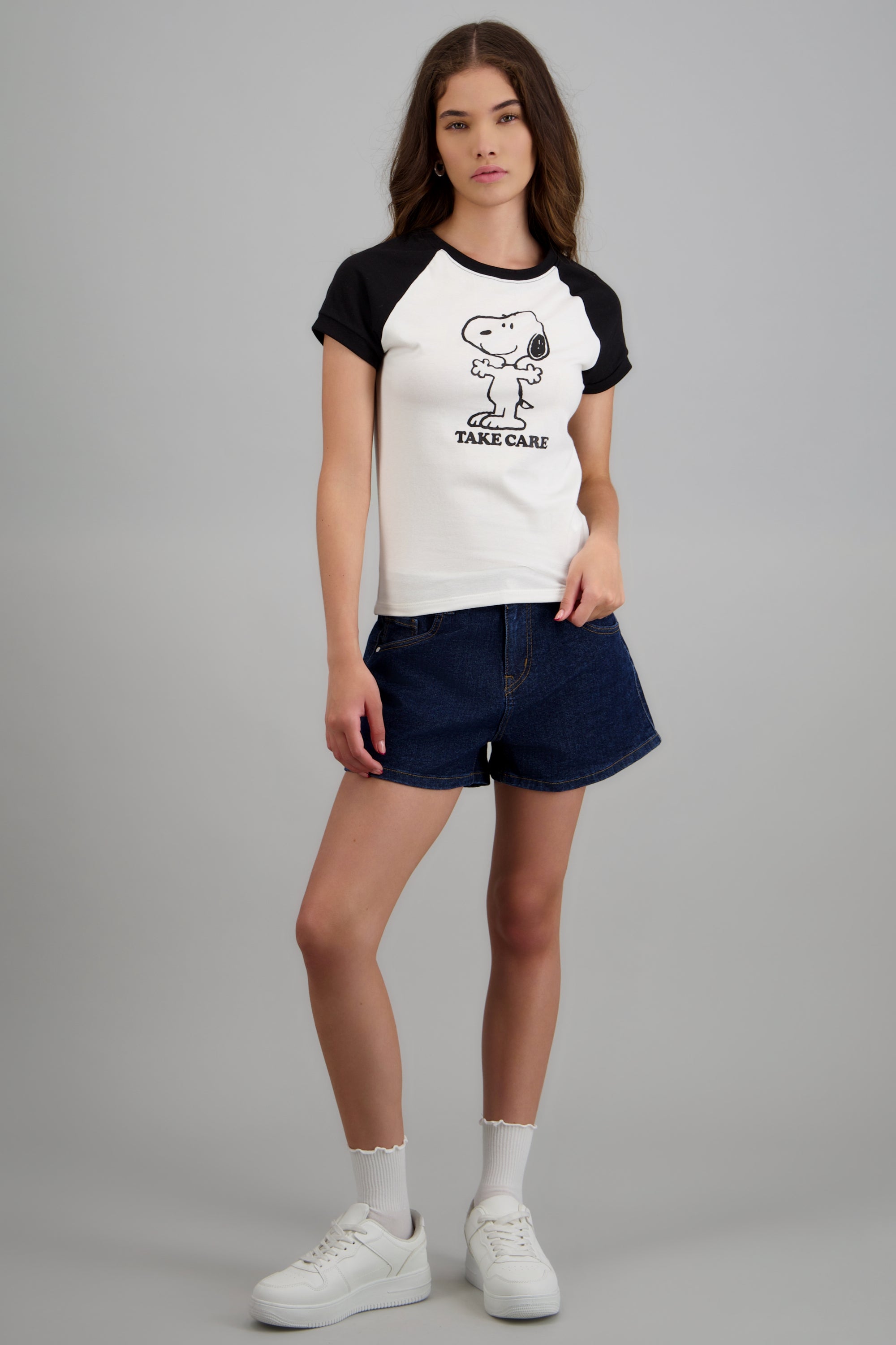 Crop Snoopy manga corta Contrastes NEGRO