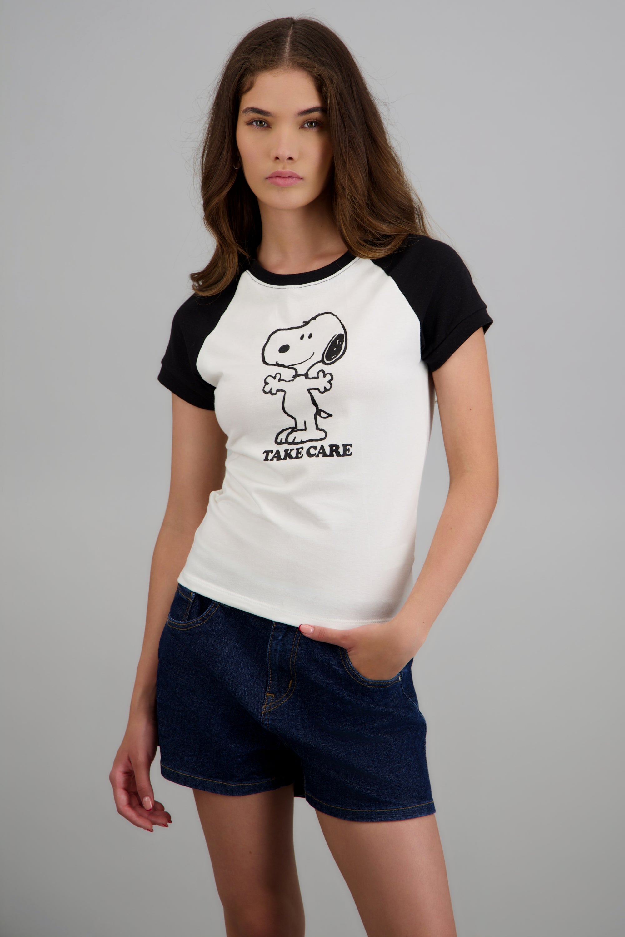 Crop Snoopy manga corta Contrastes NEGRO