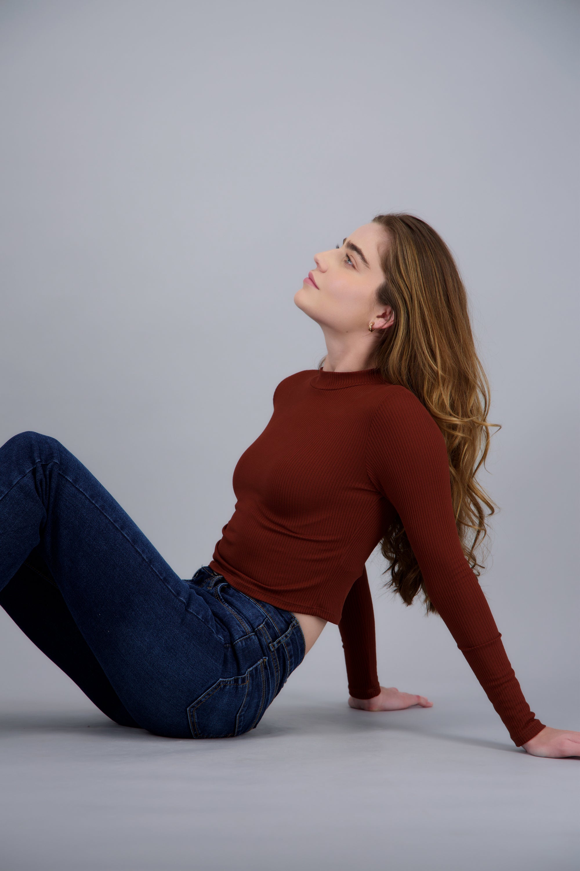 Top crop manga larga cuello alto CHOCOLATE