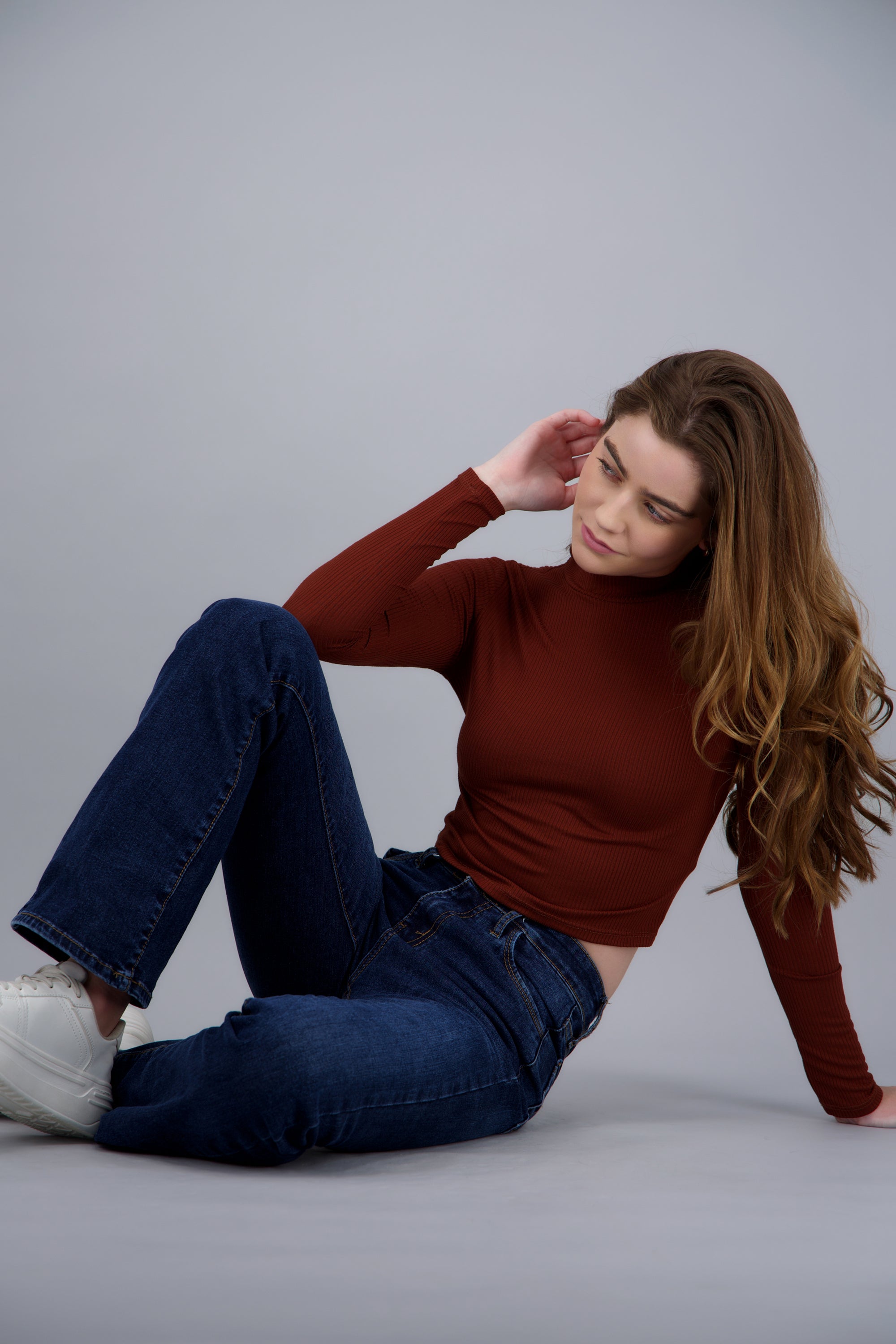 Top crop manga larga cuello alto CHOCOLATE