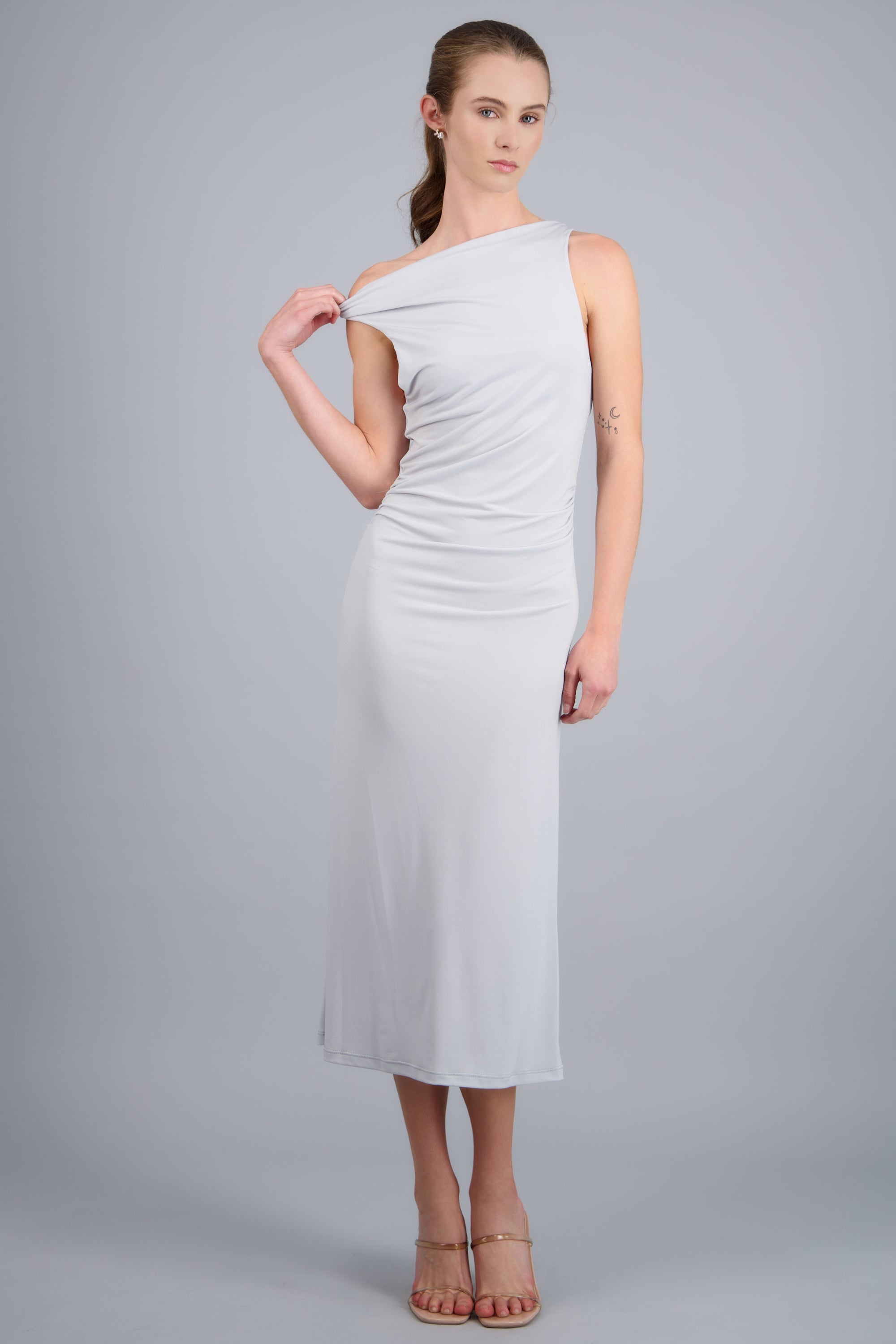 Vestido maxi escote drapeado cuello torcido GRIS CLARO